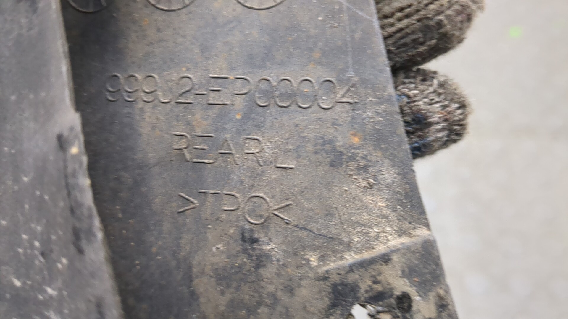 Брызговик задний левый