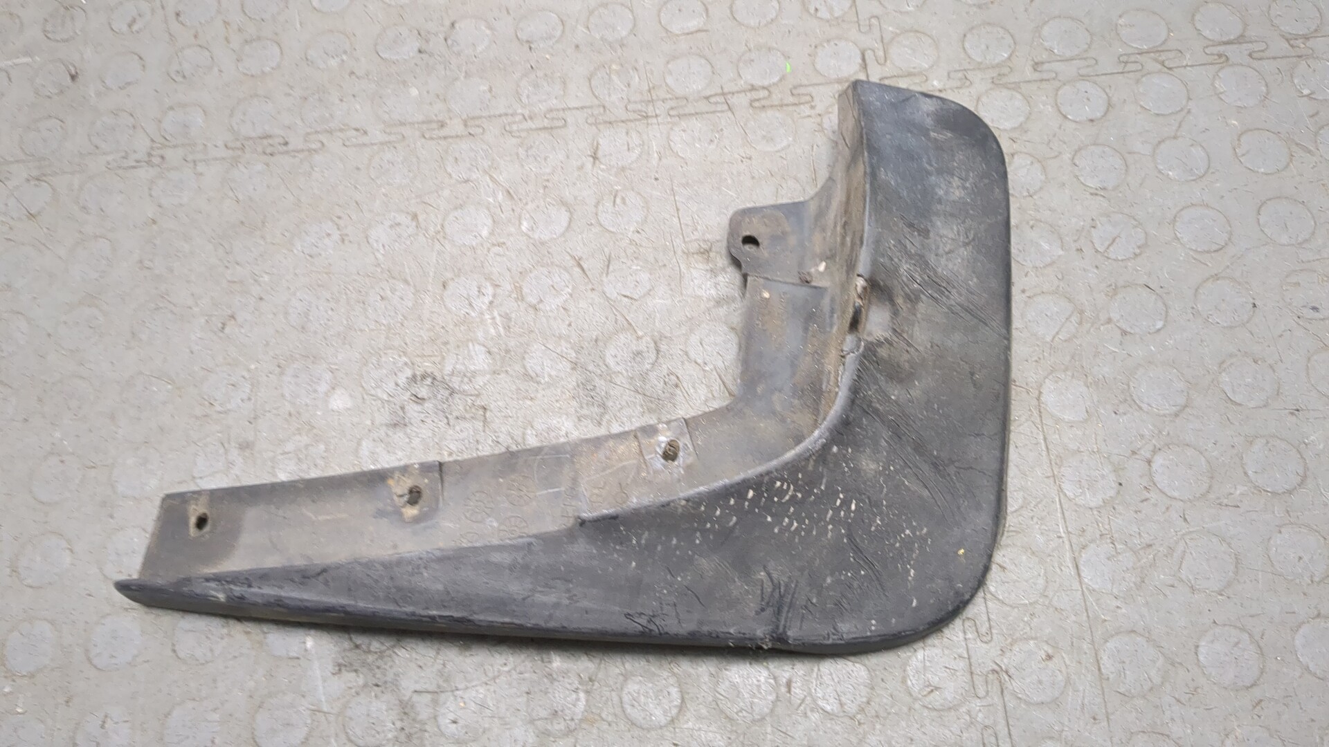 Брызговик задний левый