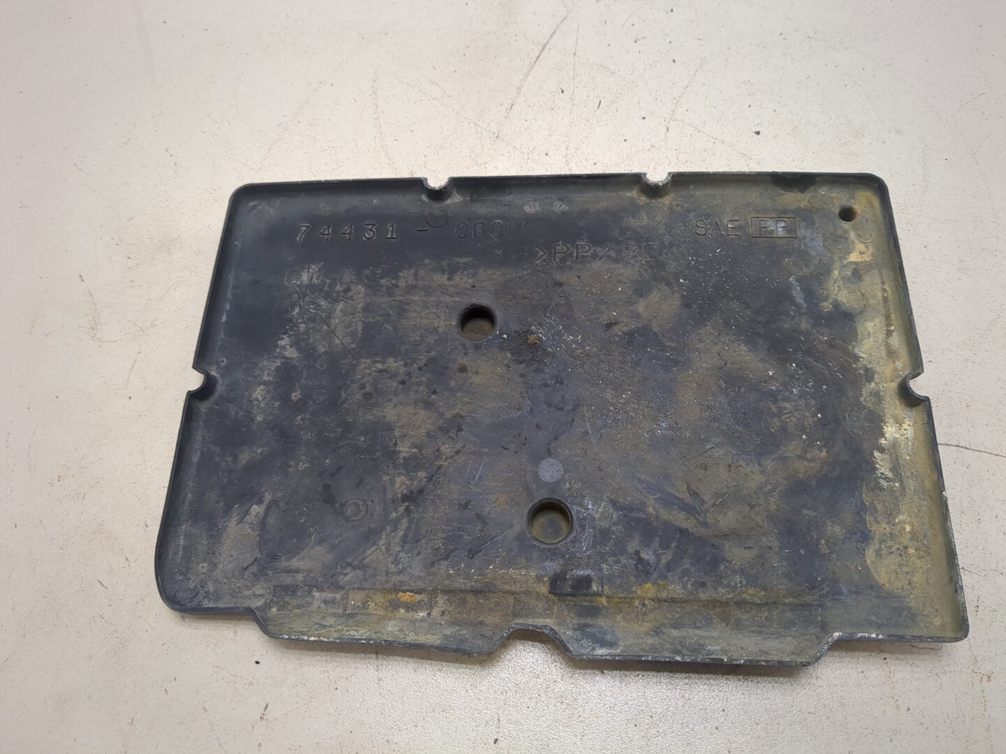 Площадка под аккумулятор (АКБ)