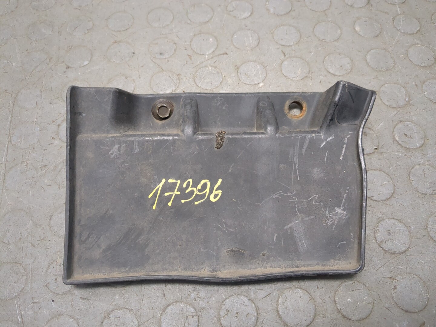 Брызговик задний правый