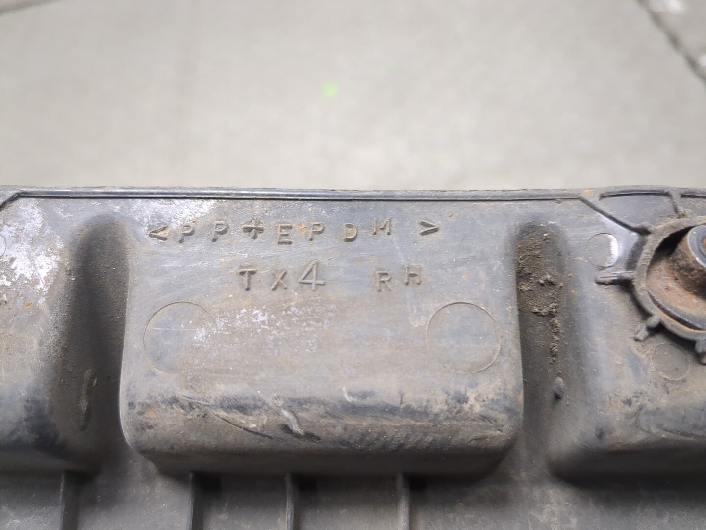 Брызговик задний правый