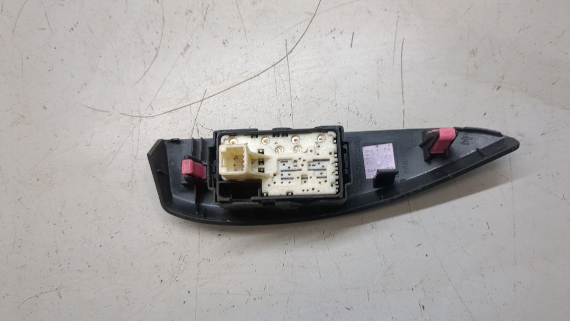 Кнопка стеклоподъемника