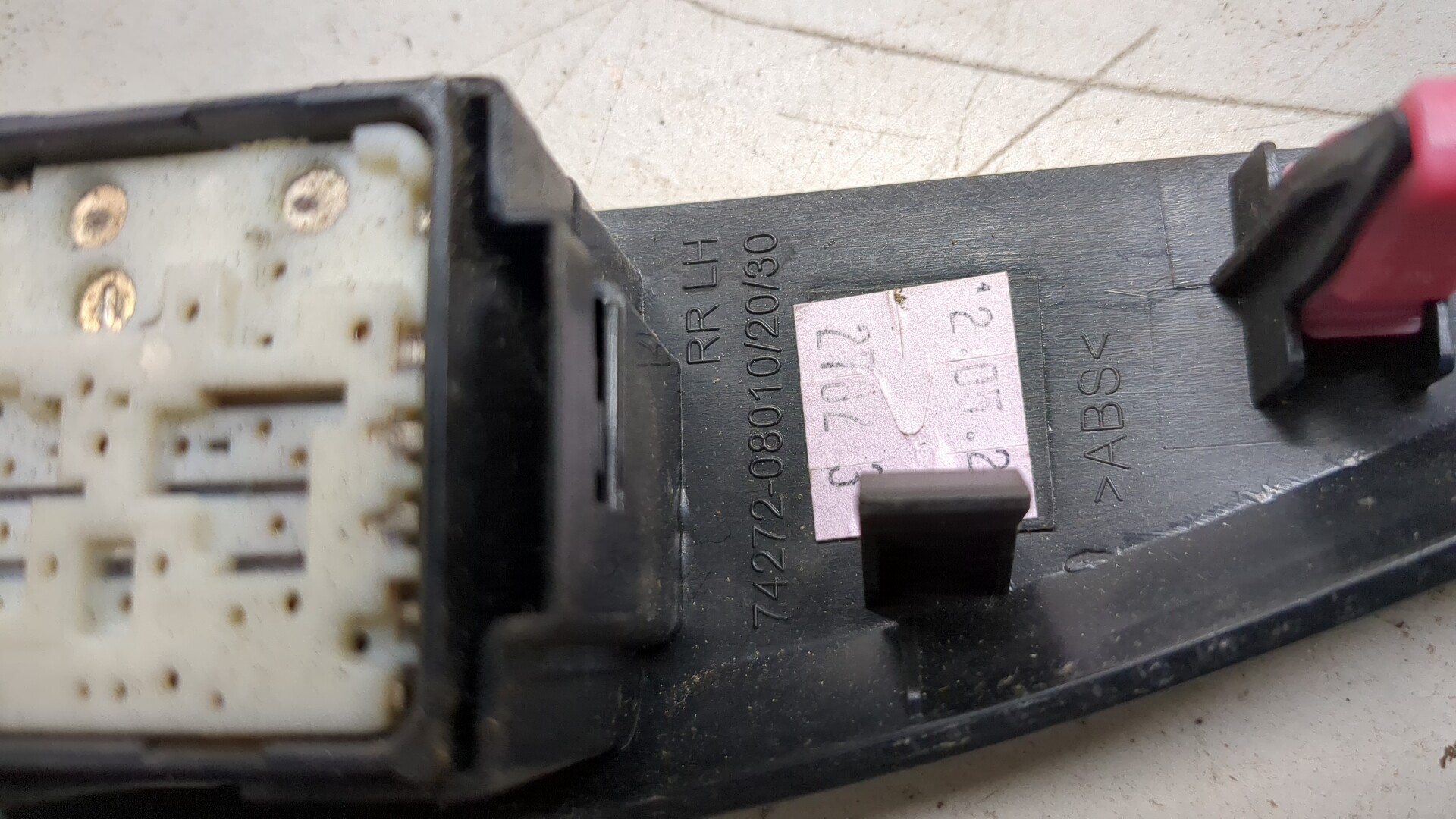 Кнопка стеклоподъемника