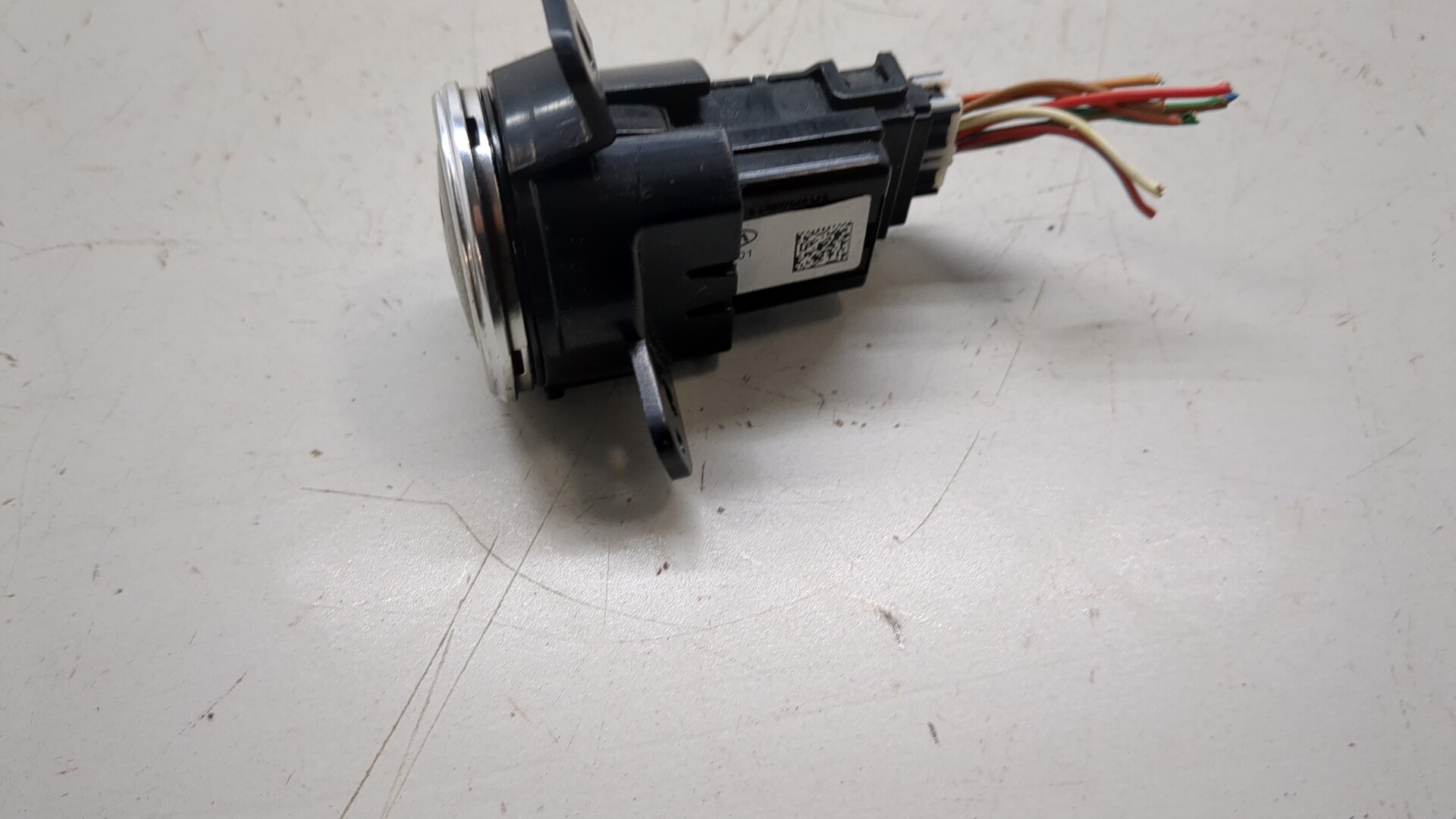 Кнопка запуска двигателя