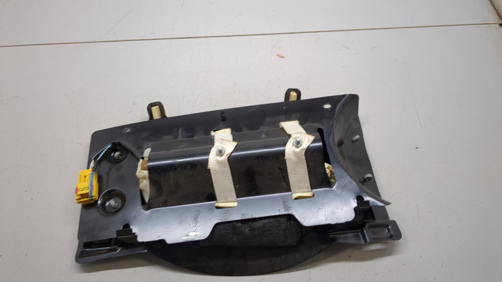 Подушка безопасности нижняя (для колен)