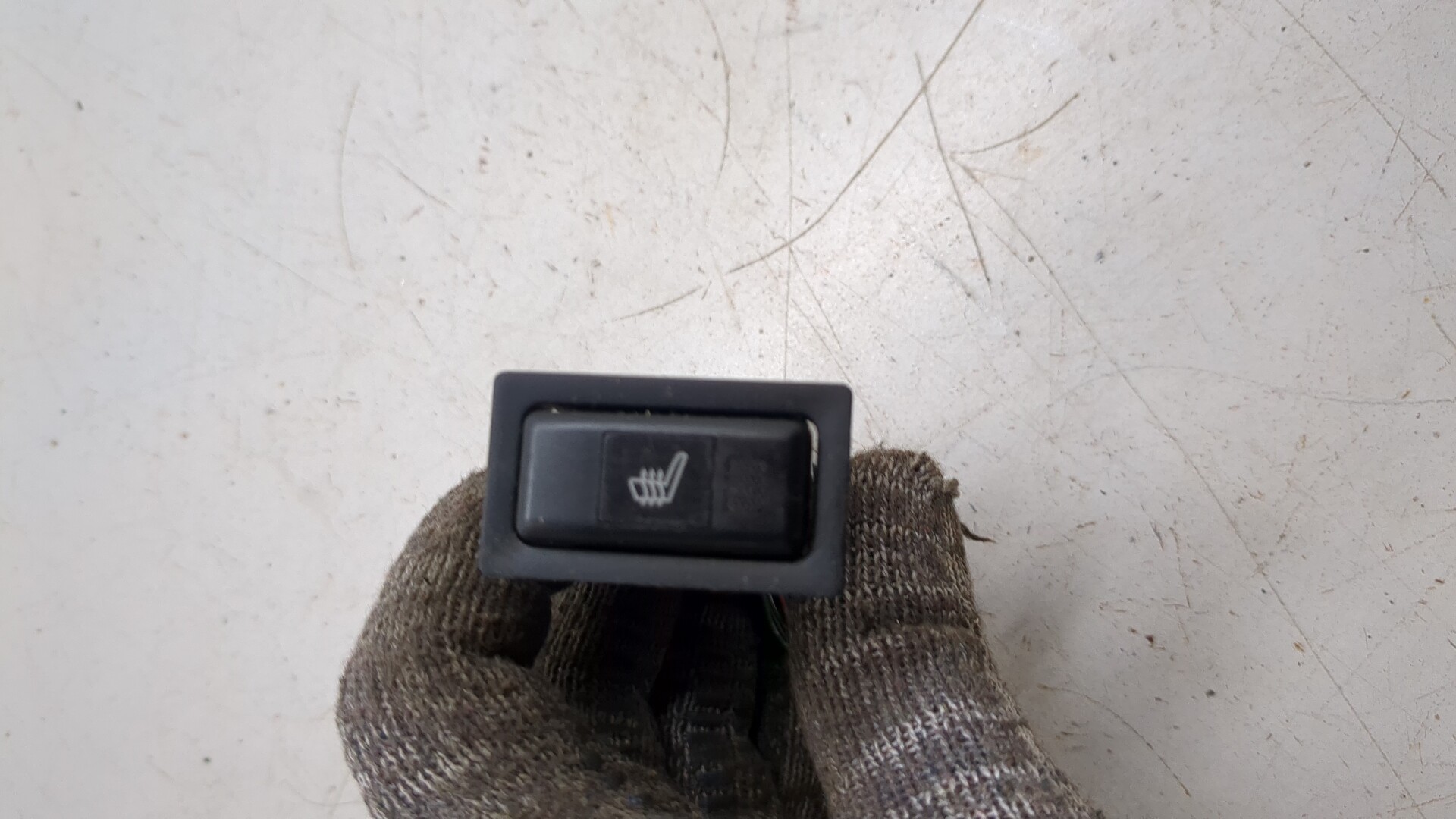 Кнопка обогрева сидений