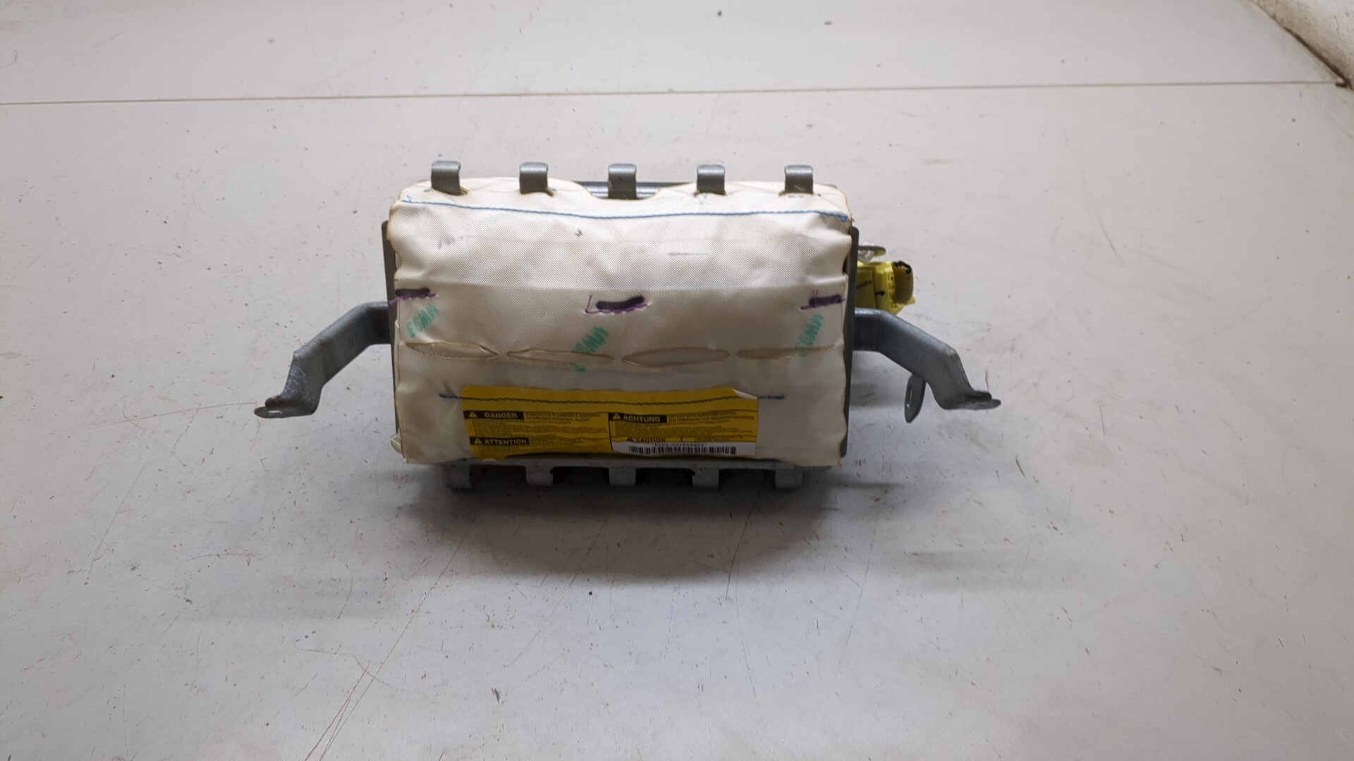 Подушка безопасности пассажирская (в торпедо)