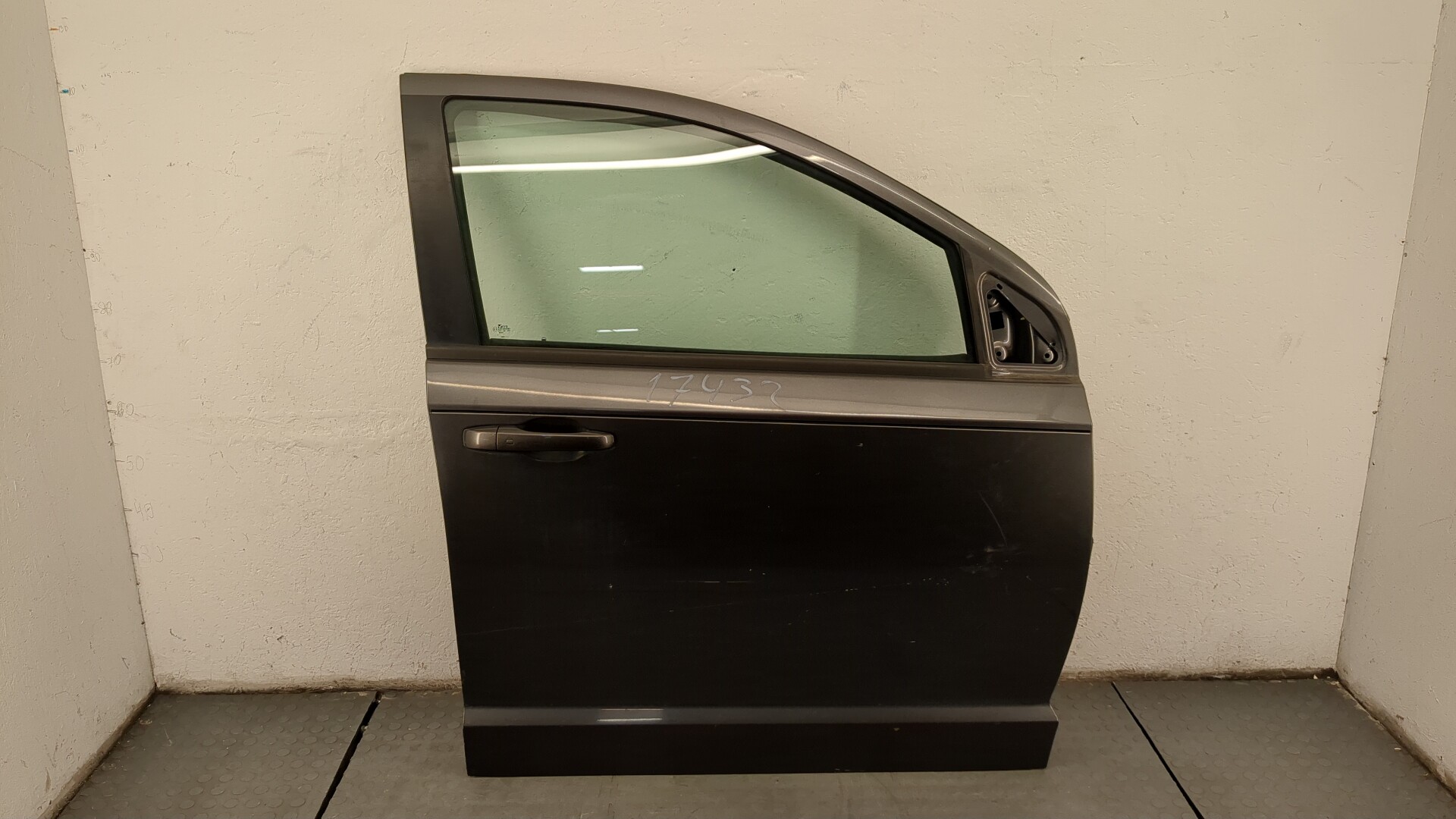 Дверь передняя правая