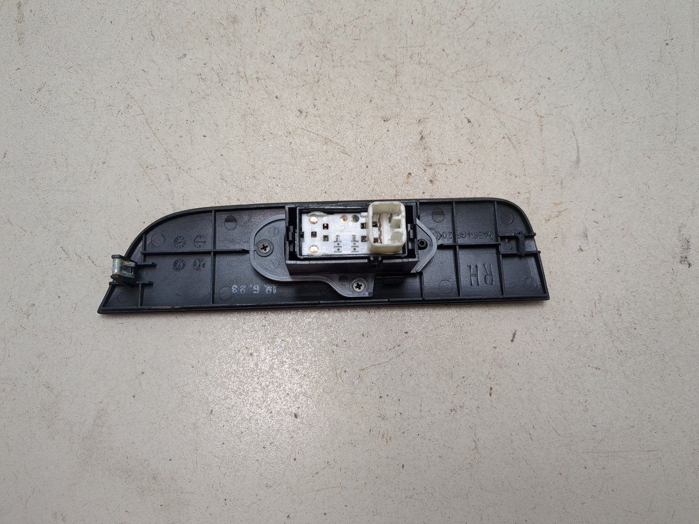 Кнопка стеклоподъемника