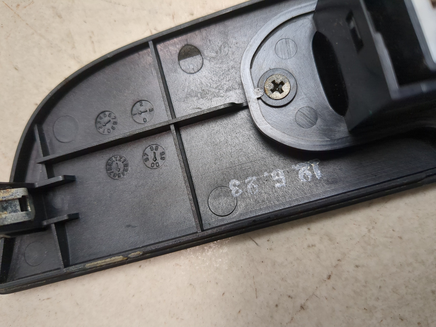 Кнопка стеклоподъемника