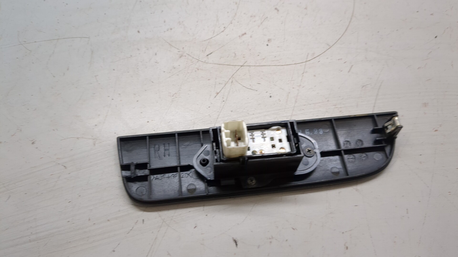 Кнопка стеклоподъемника