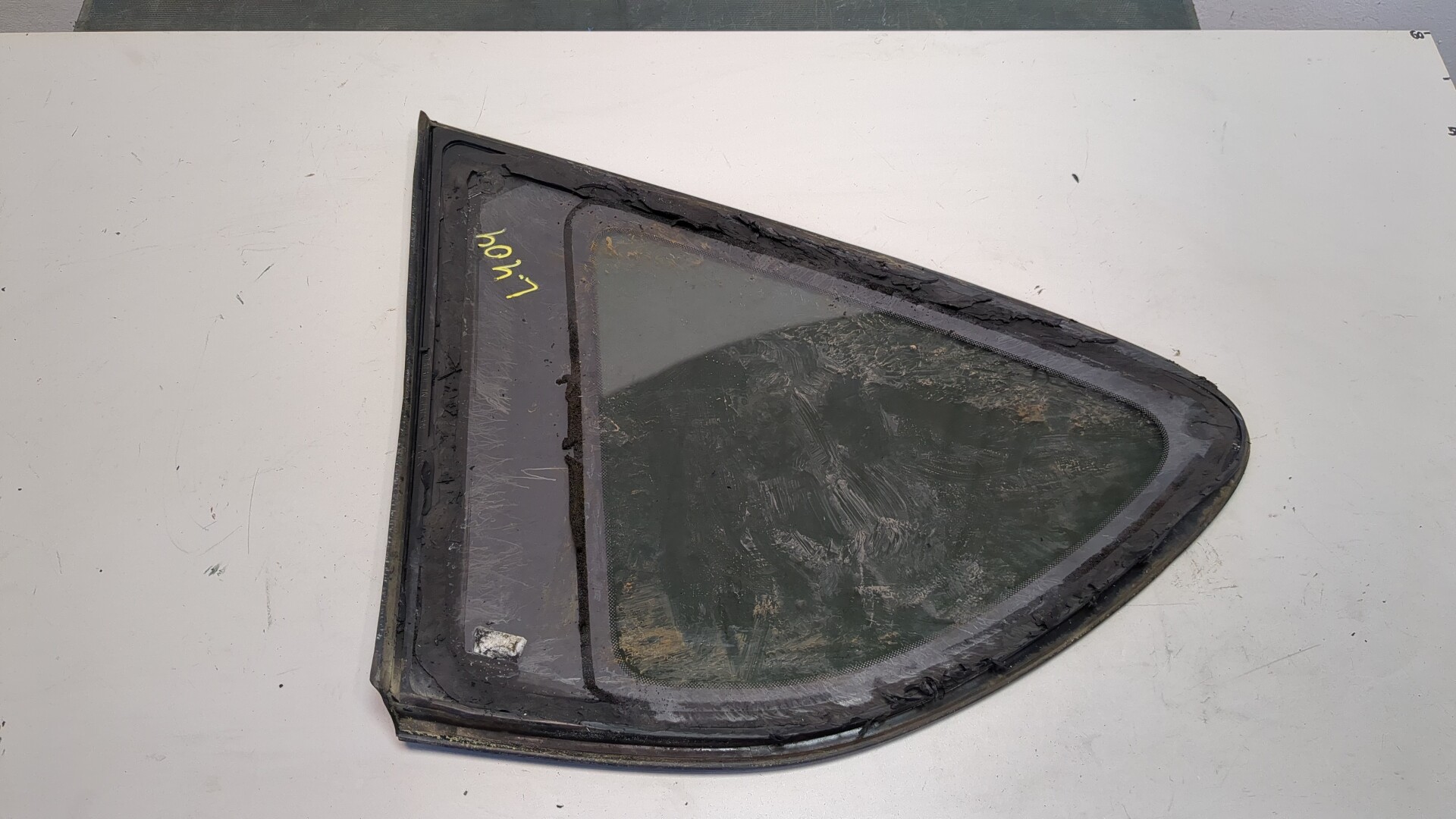 Стекло кузовное глухое правое