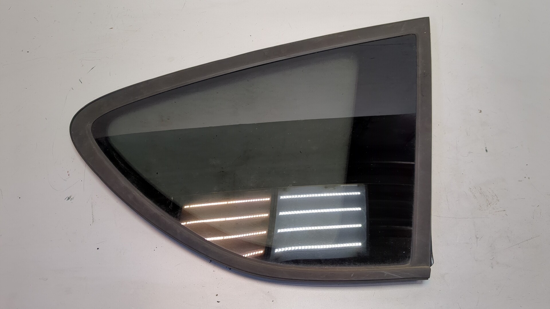 Стекло кузовное глухое правое