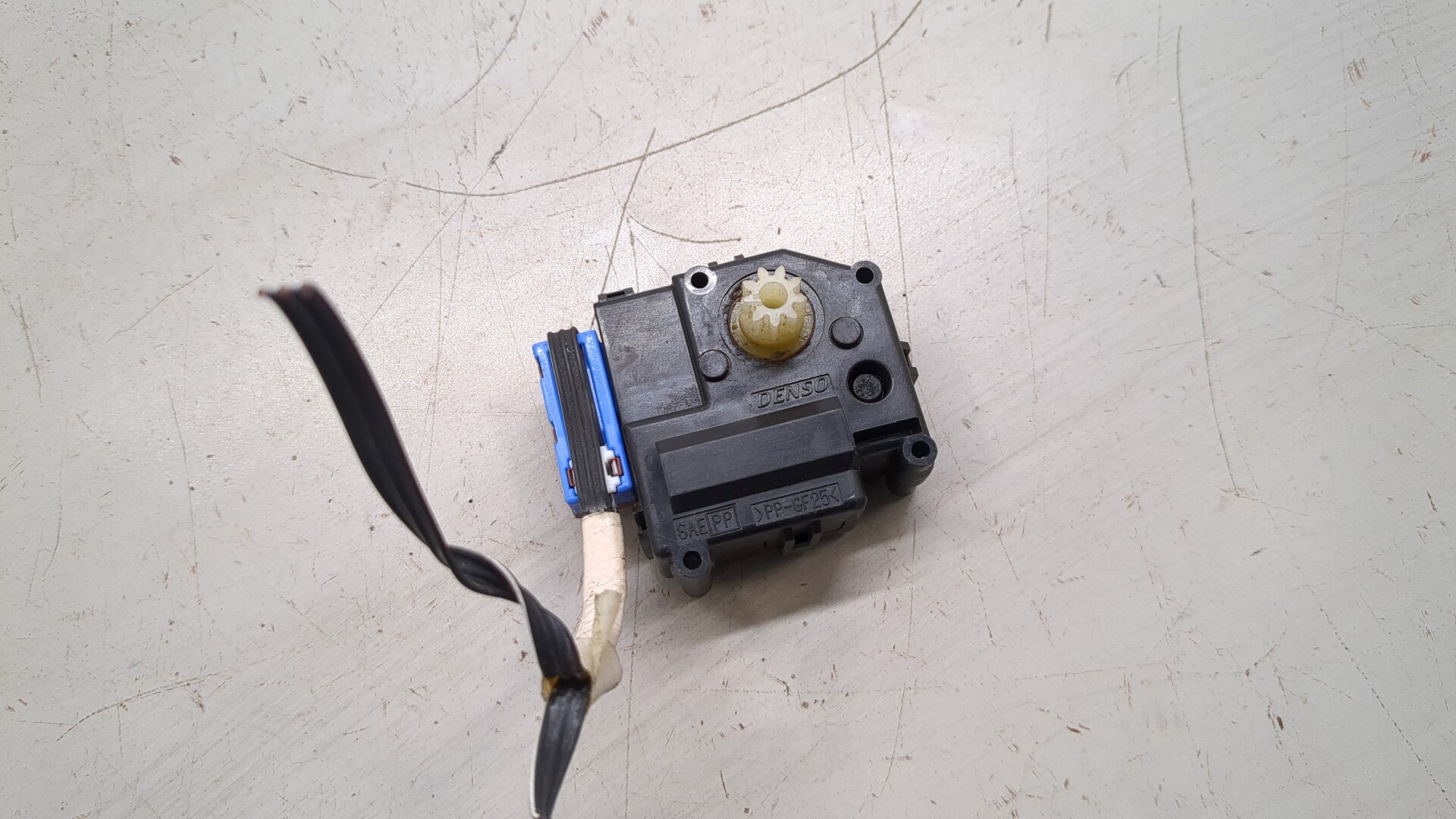 Моторчик заслонки печки