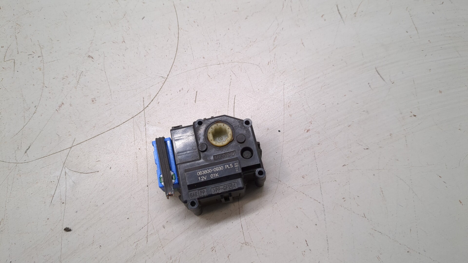 Моторчик заслонки печки