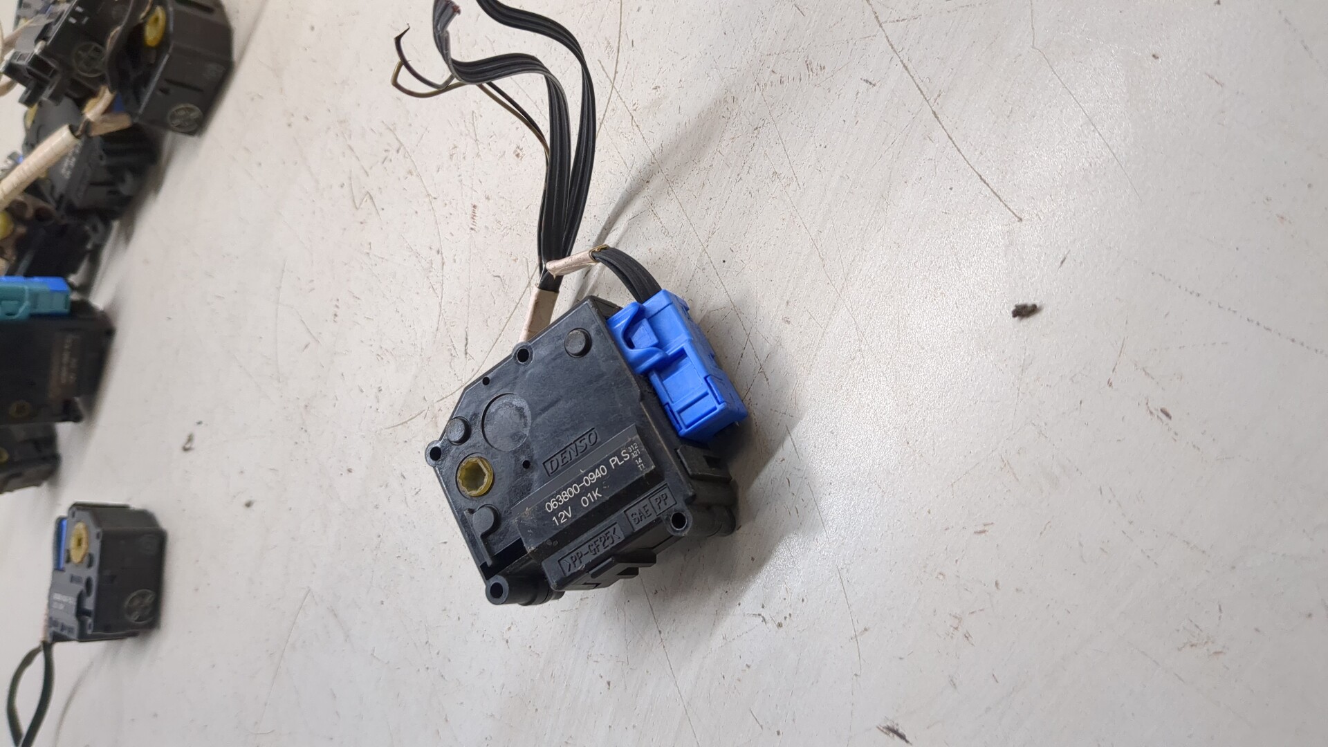 Моторчик заслонки печки