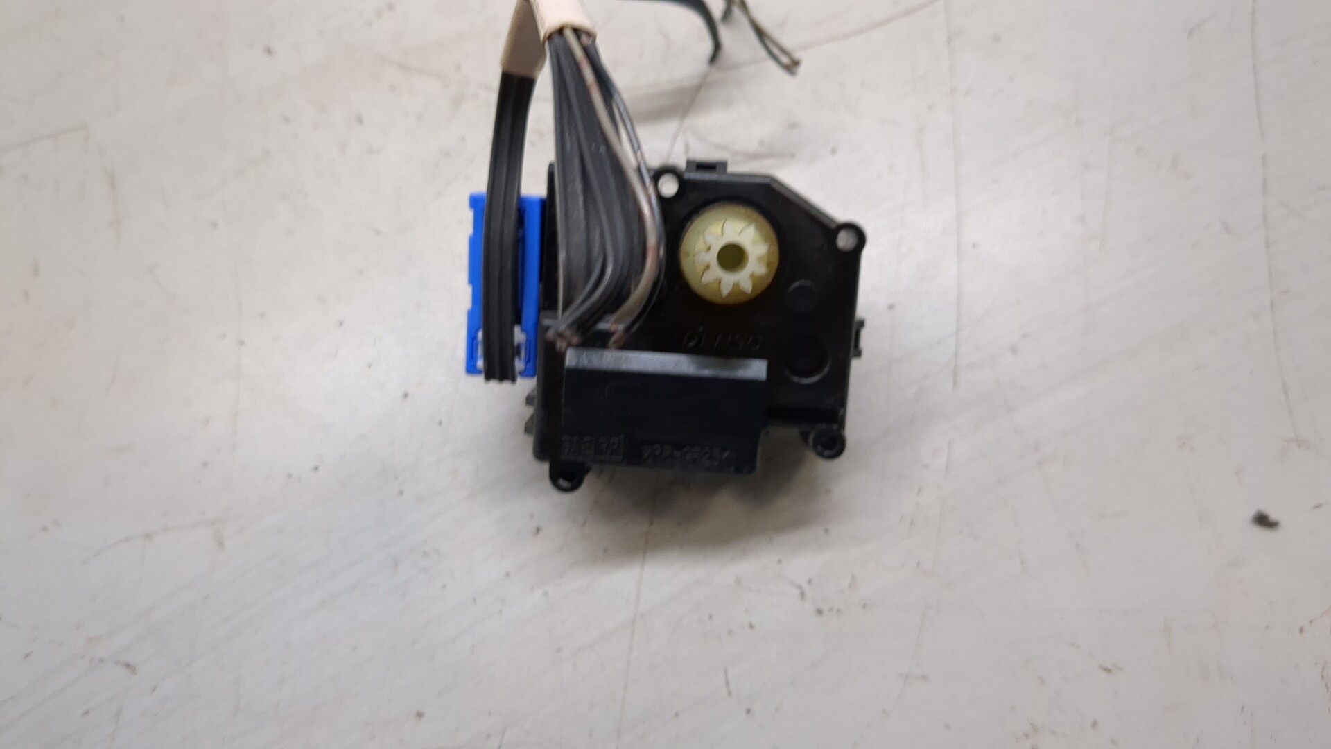 Моторчик заслонки печки