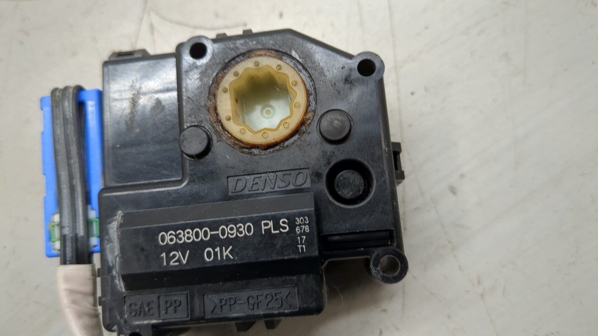 Моторчик заслонки печки