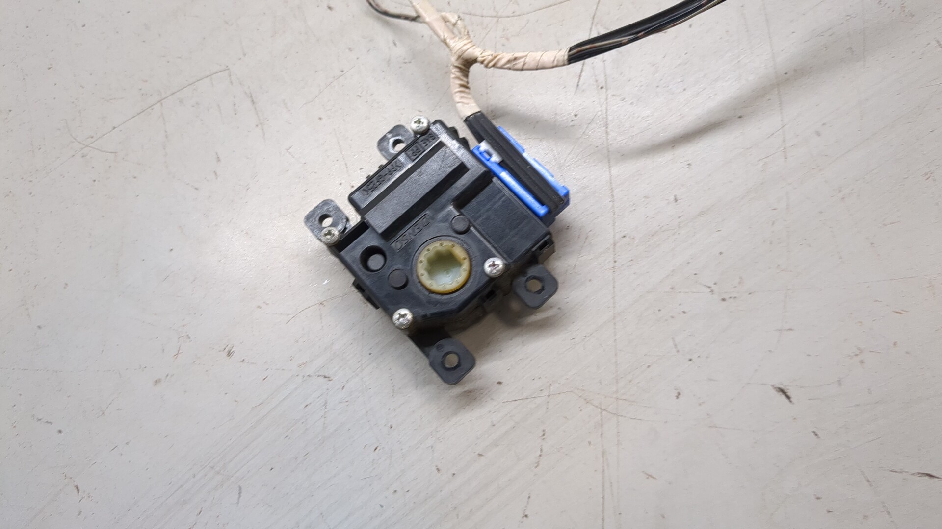 Моторчик заслонки печки