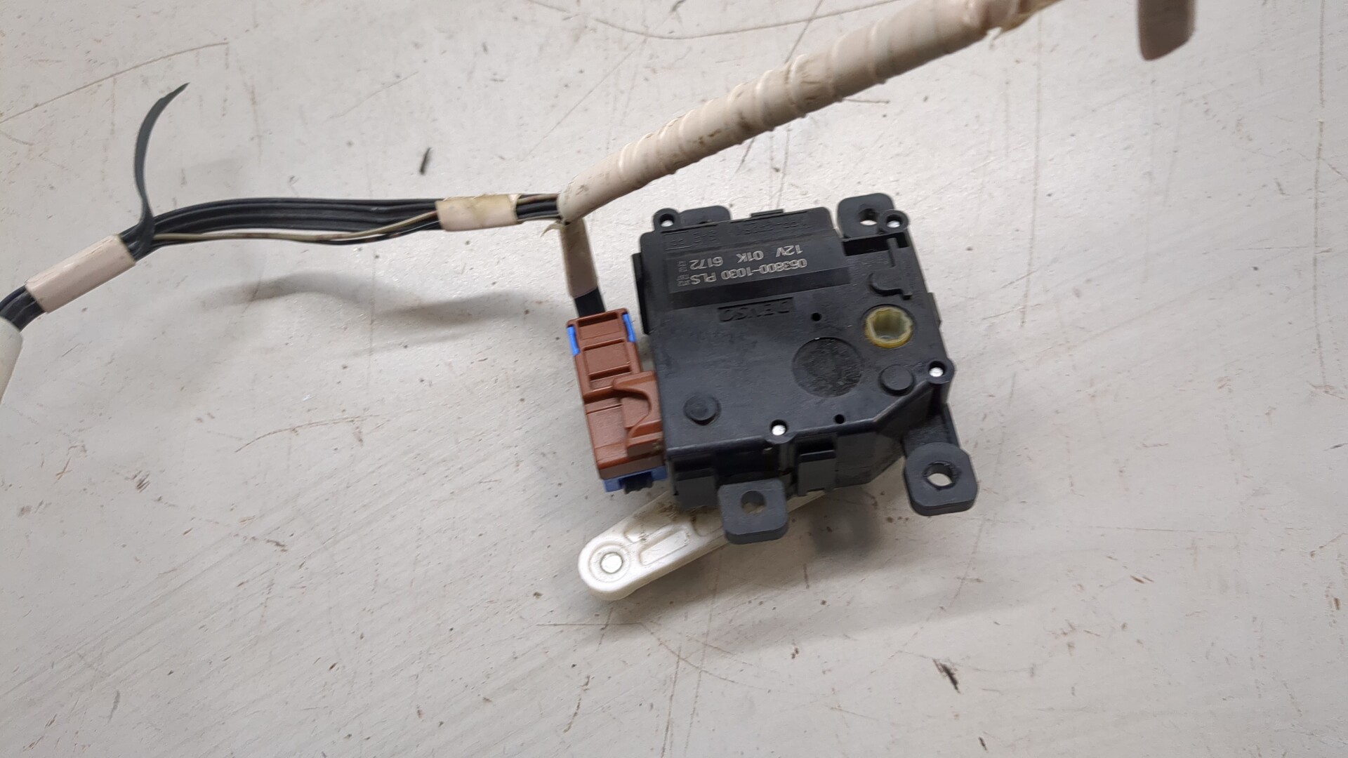 Моторчик заслонки печки