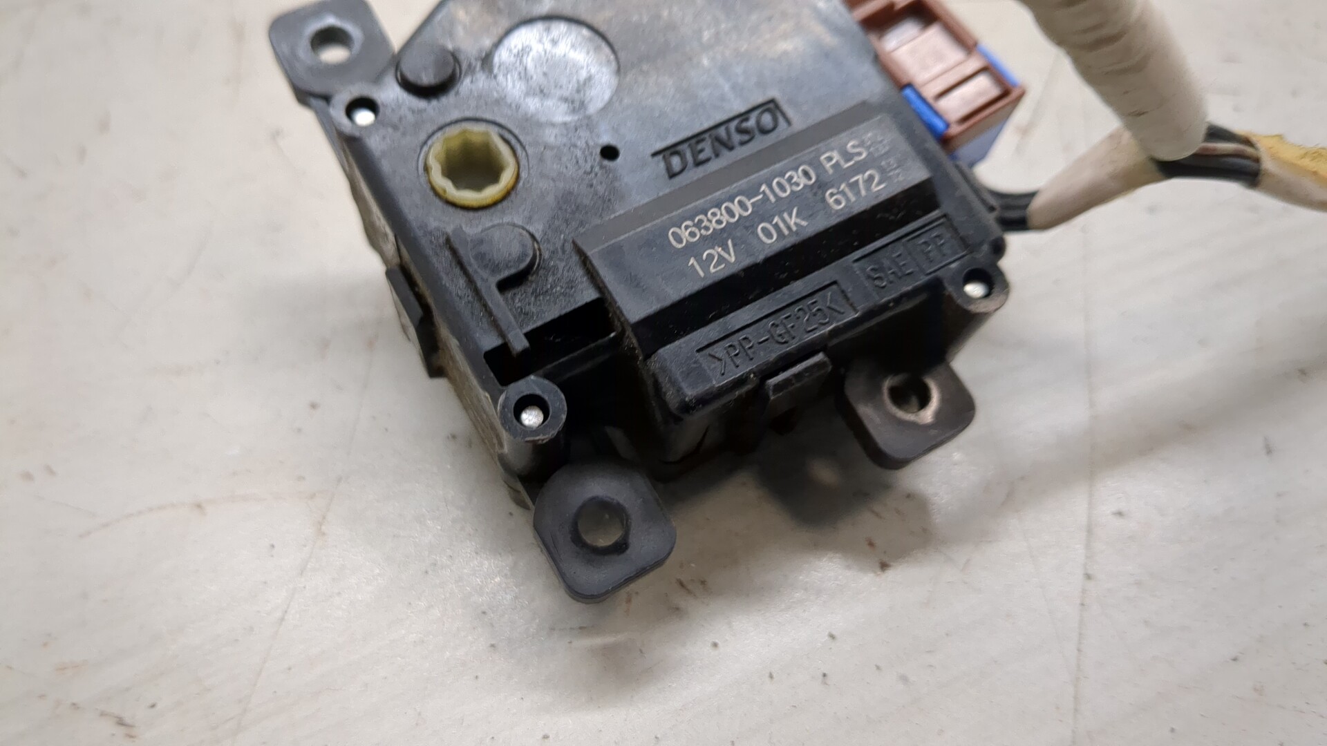 Моторчик заслонки печки