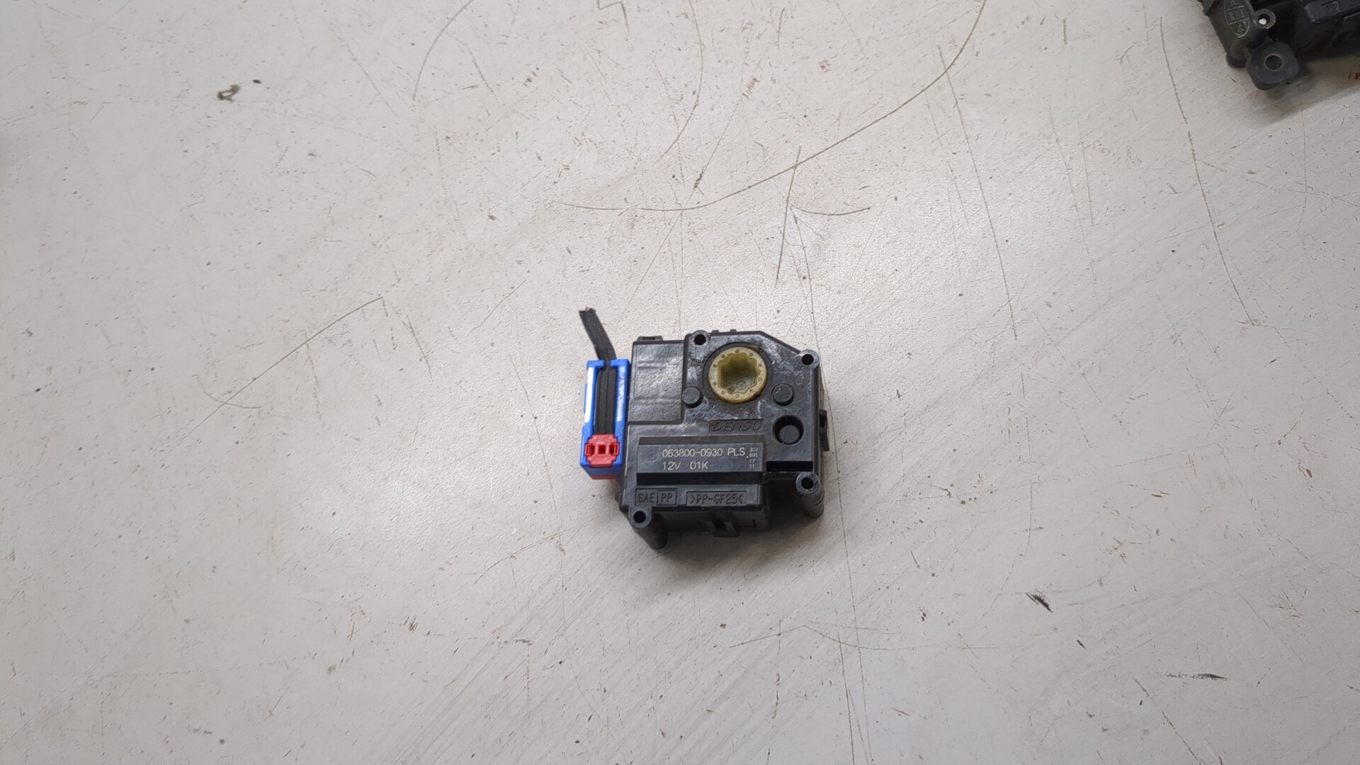 Моторчик заслонки печки