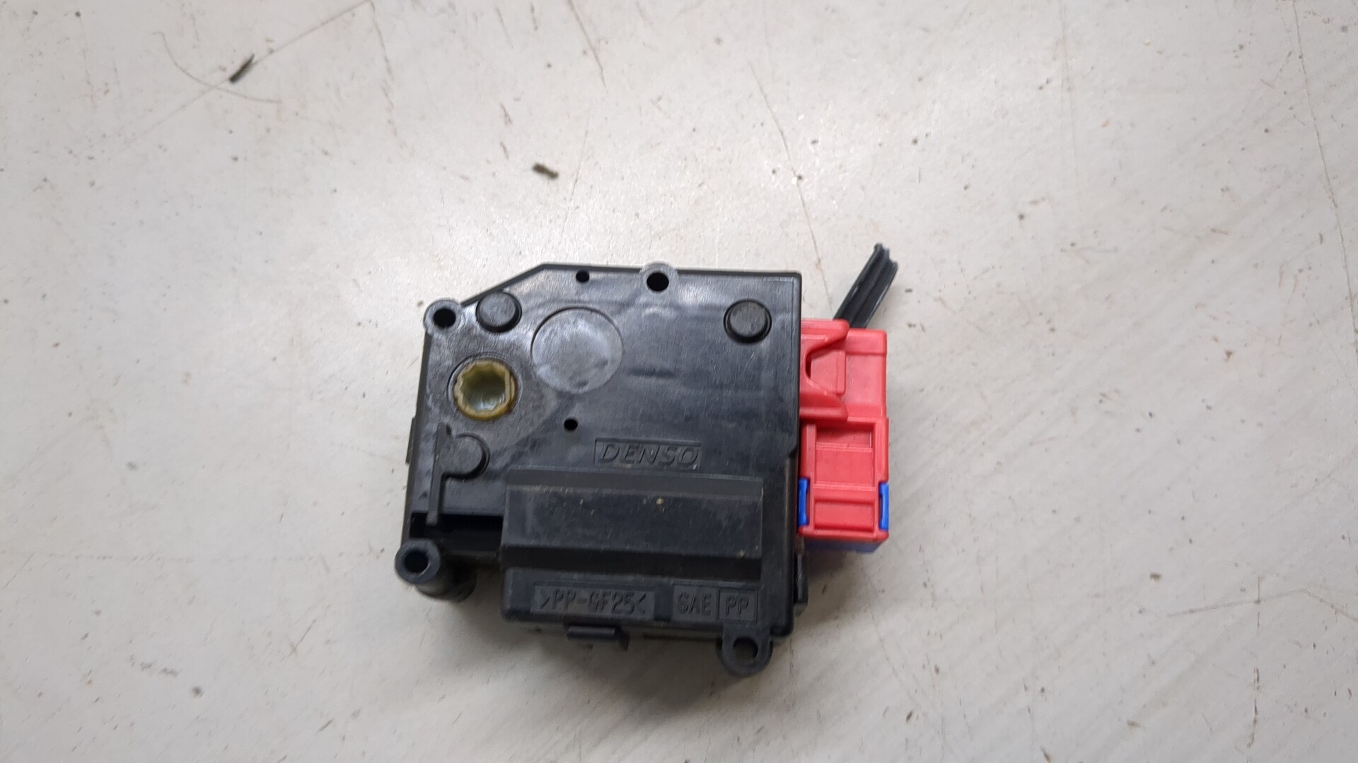 Моторчик заслонки печки