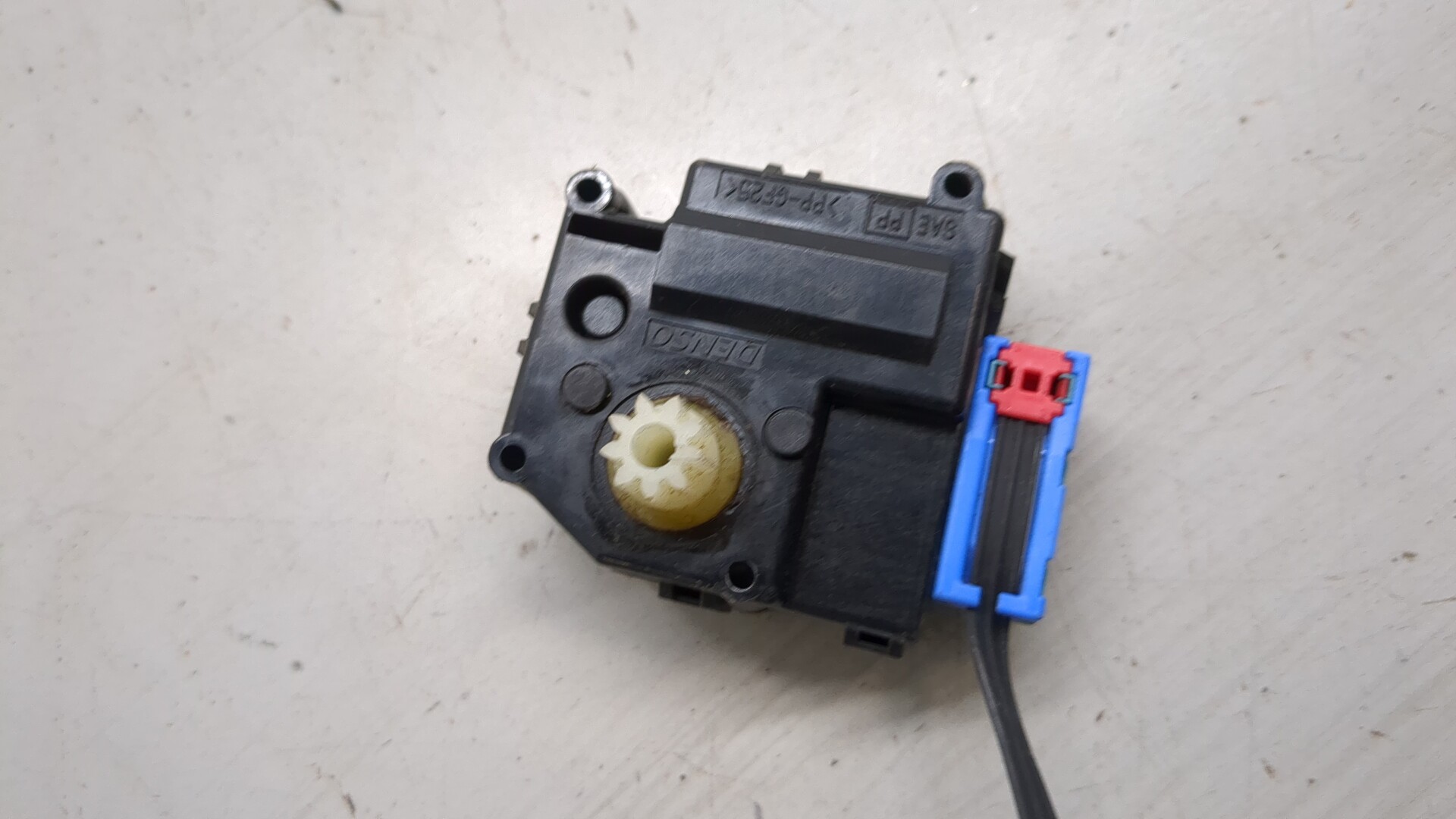 Моторчик заслонки печки