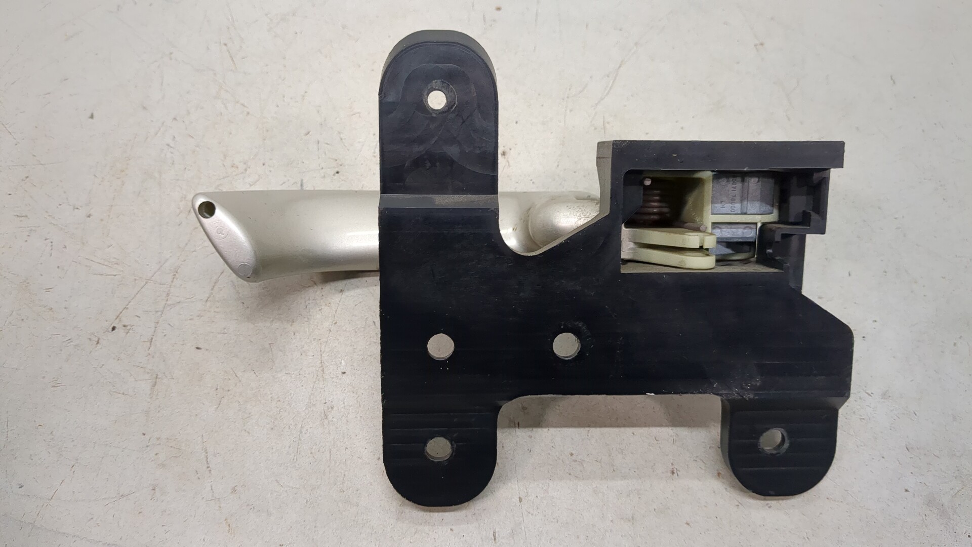 Ручка двери задней внутренняя левая