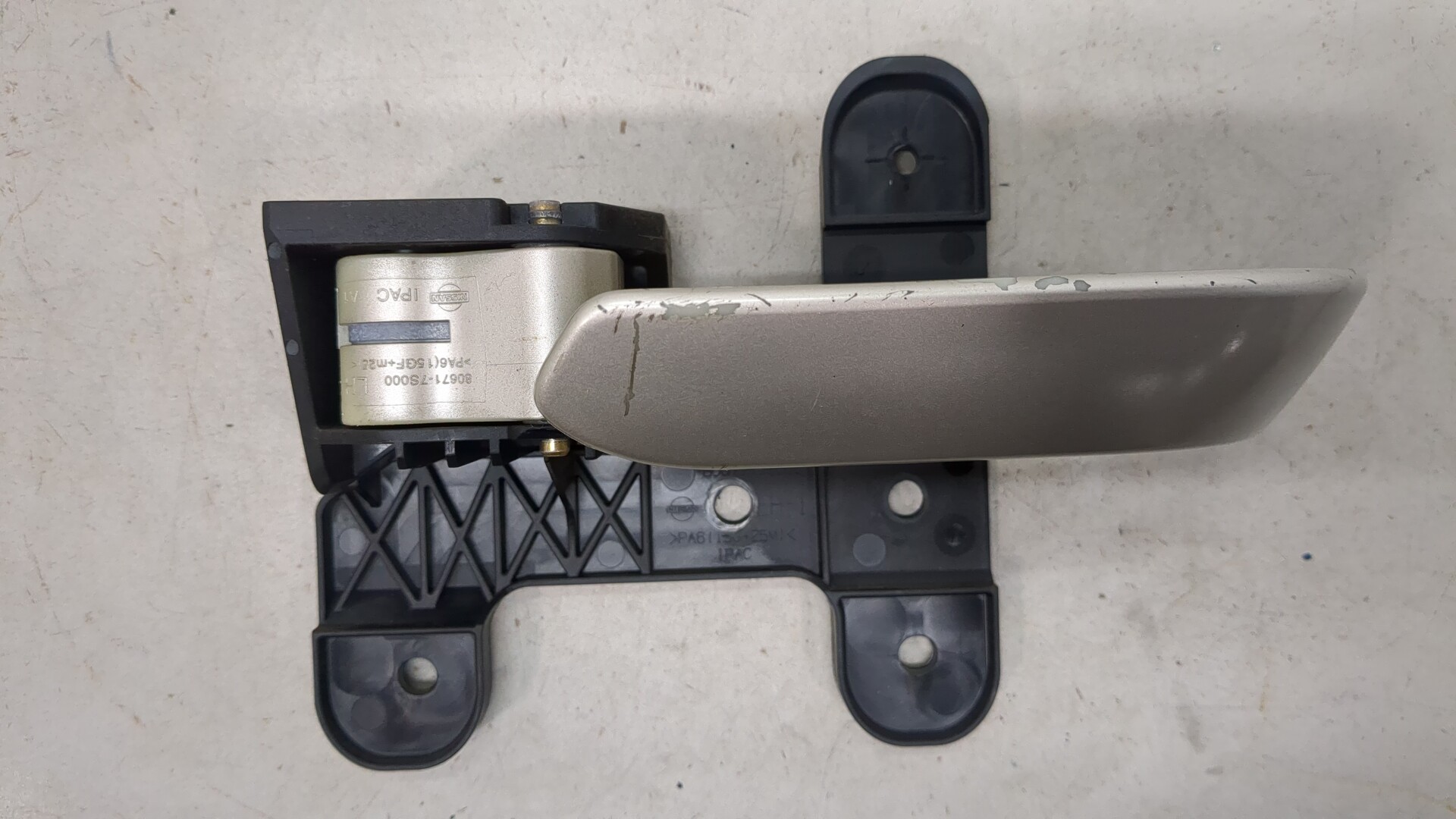 Ручка двери задней внутренняя левая