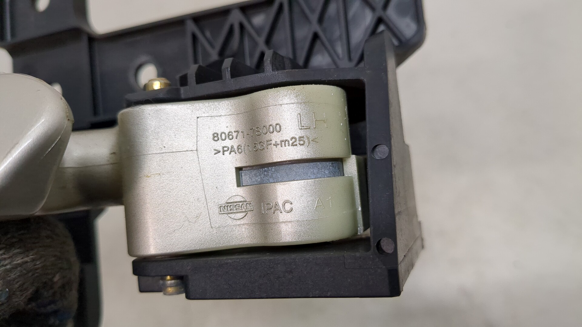 Ручка двери задней внутренняя левая