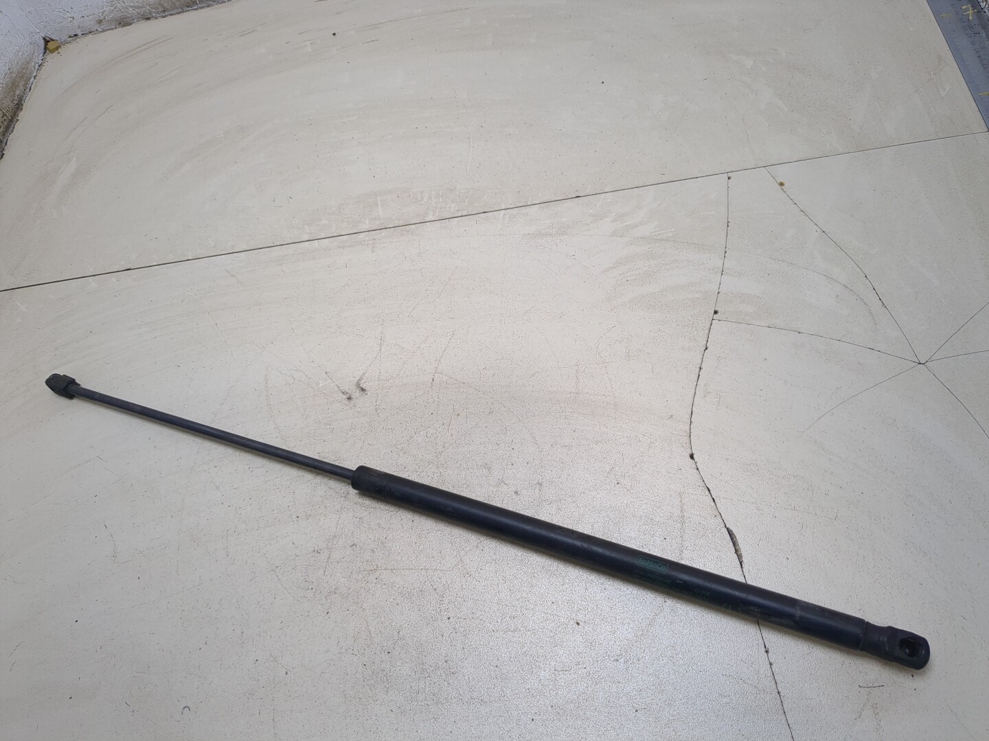 Амортизатор капота