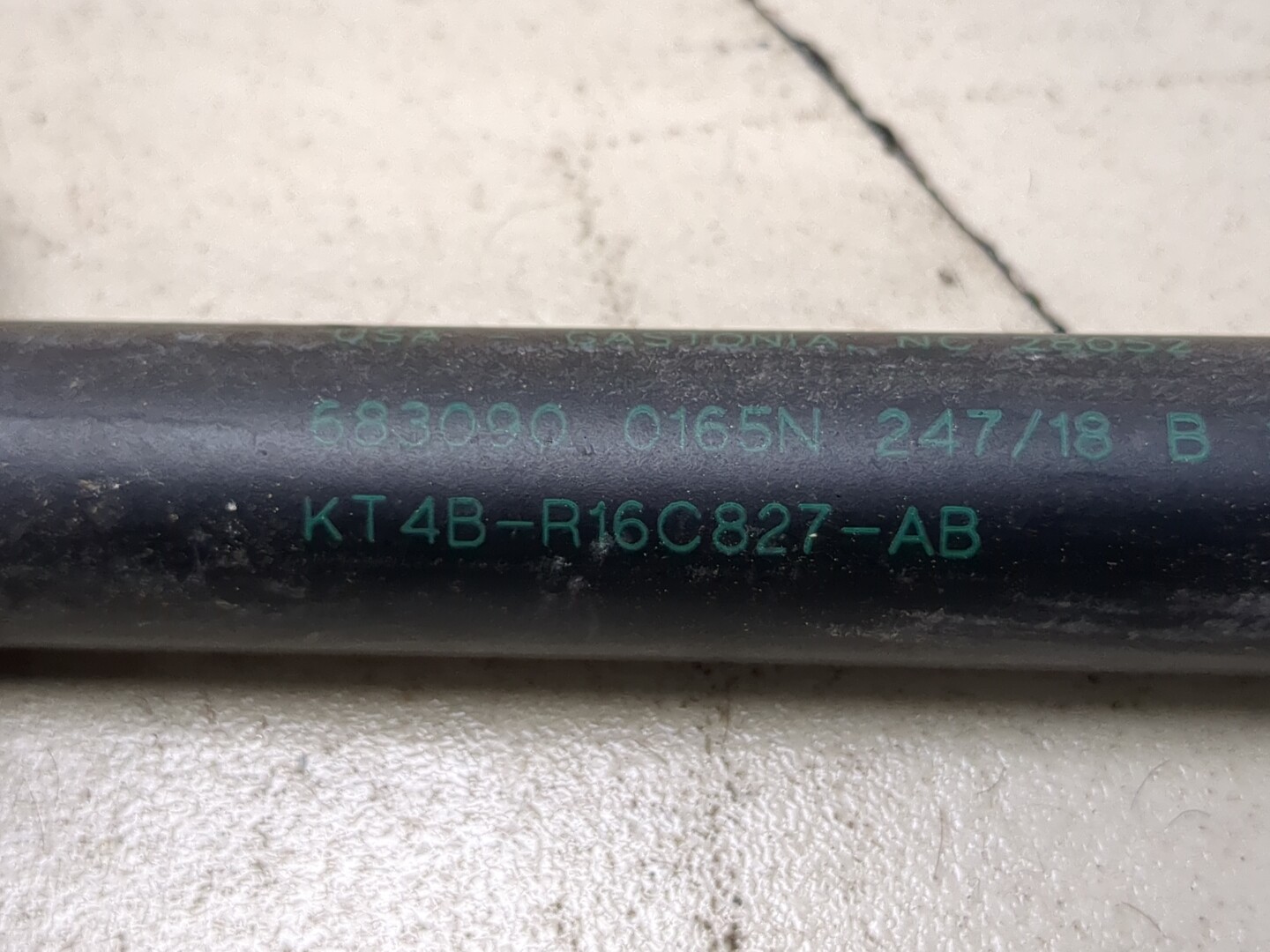 Амортизатор капота