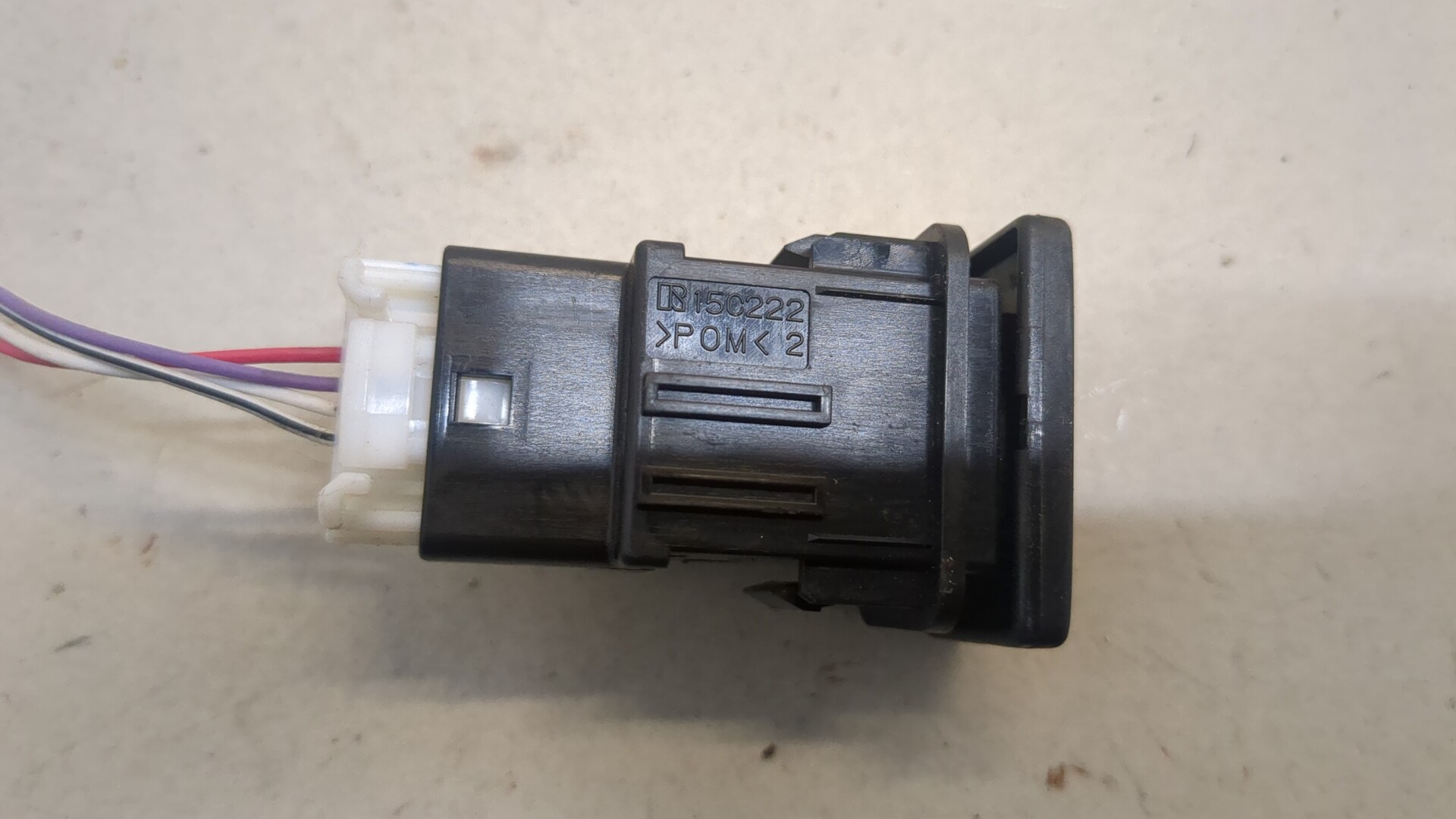 Кнопка открывания багажника