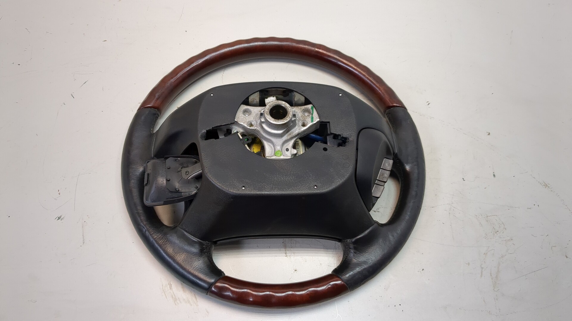 Рулевое колесо (руль)