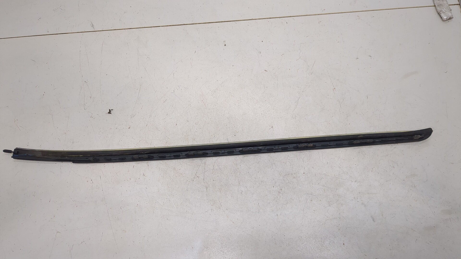 Молдинг лобового стекла