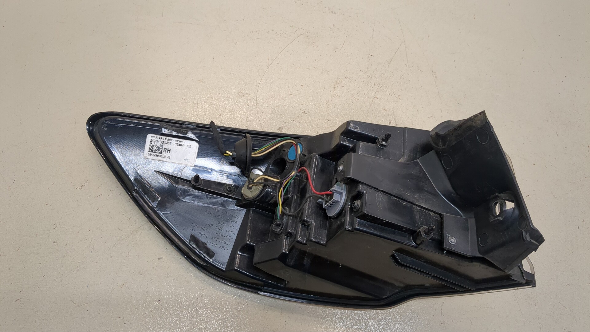 Фонарь задний правый