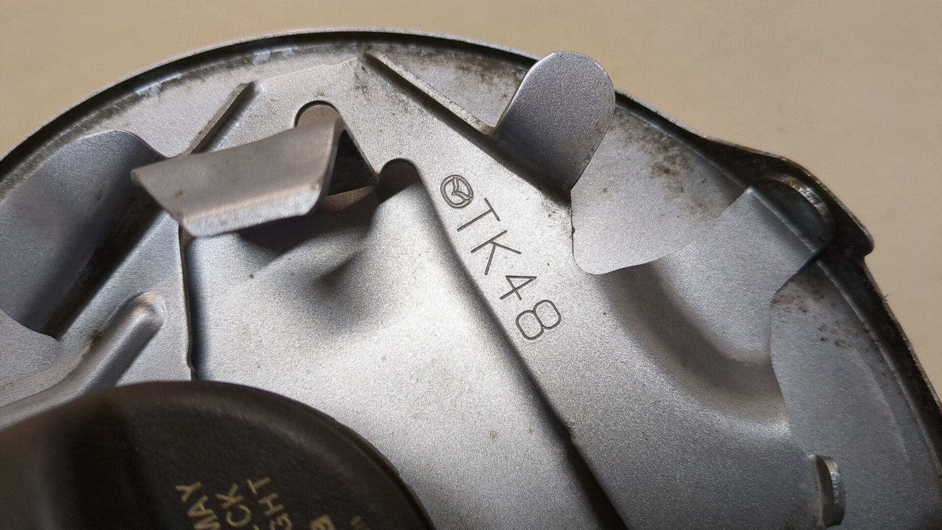 Лючок бензобака