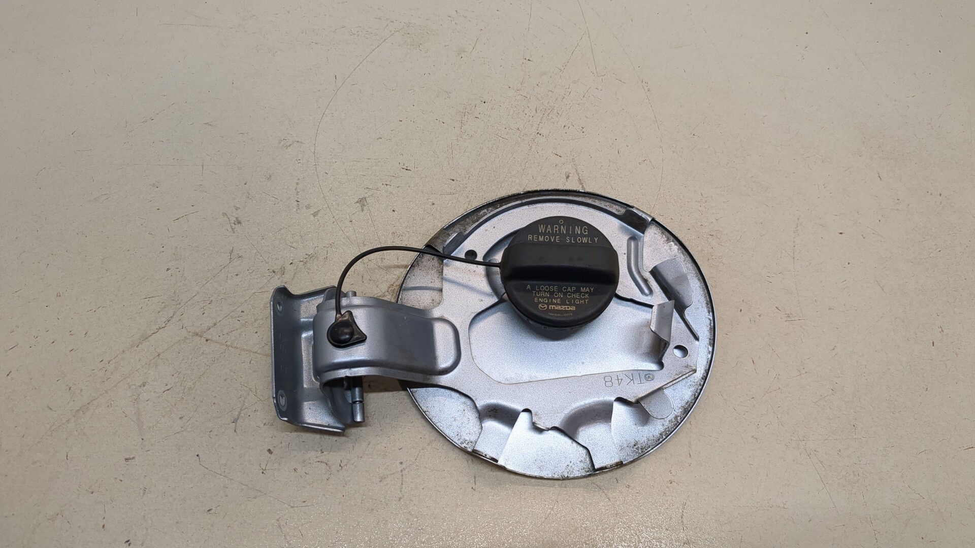 Лючок бензобака