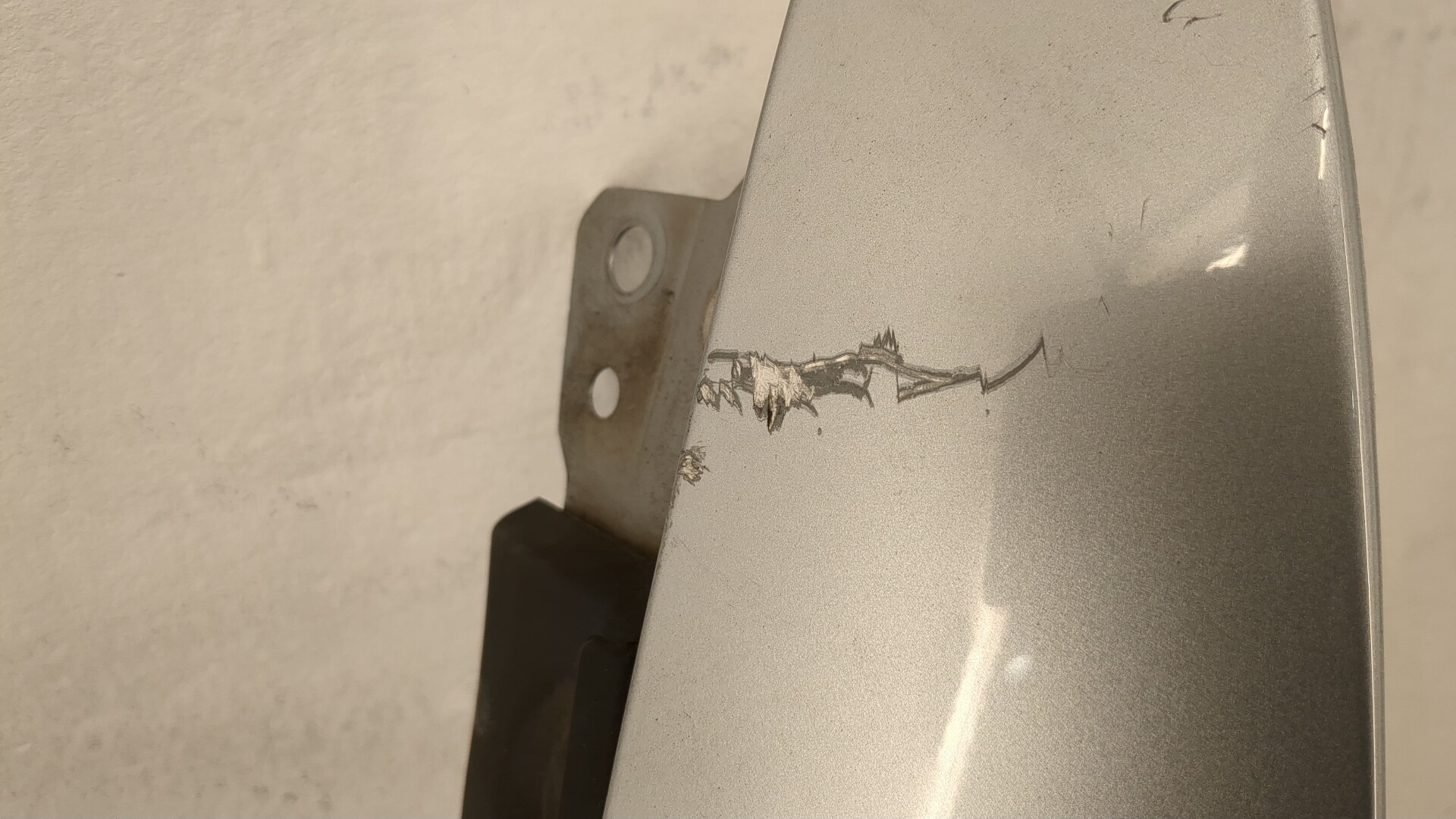 Крыло переднее правое