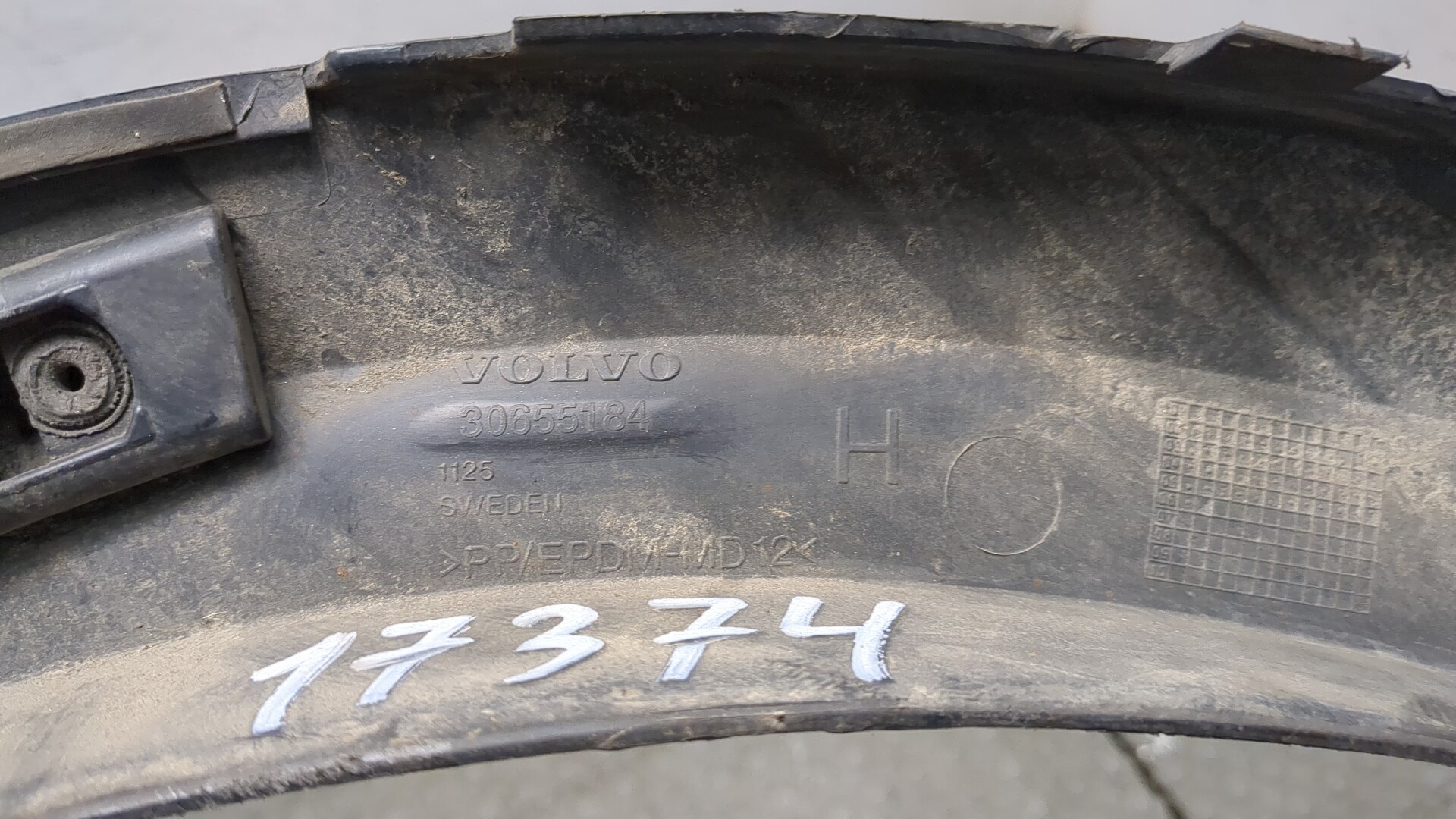 Молдинг заднего крыла правого