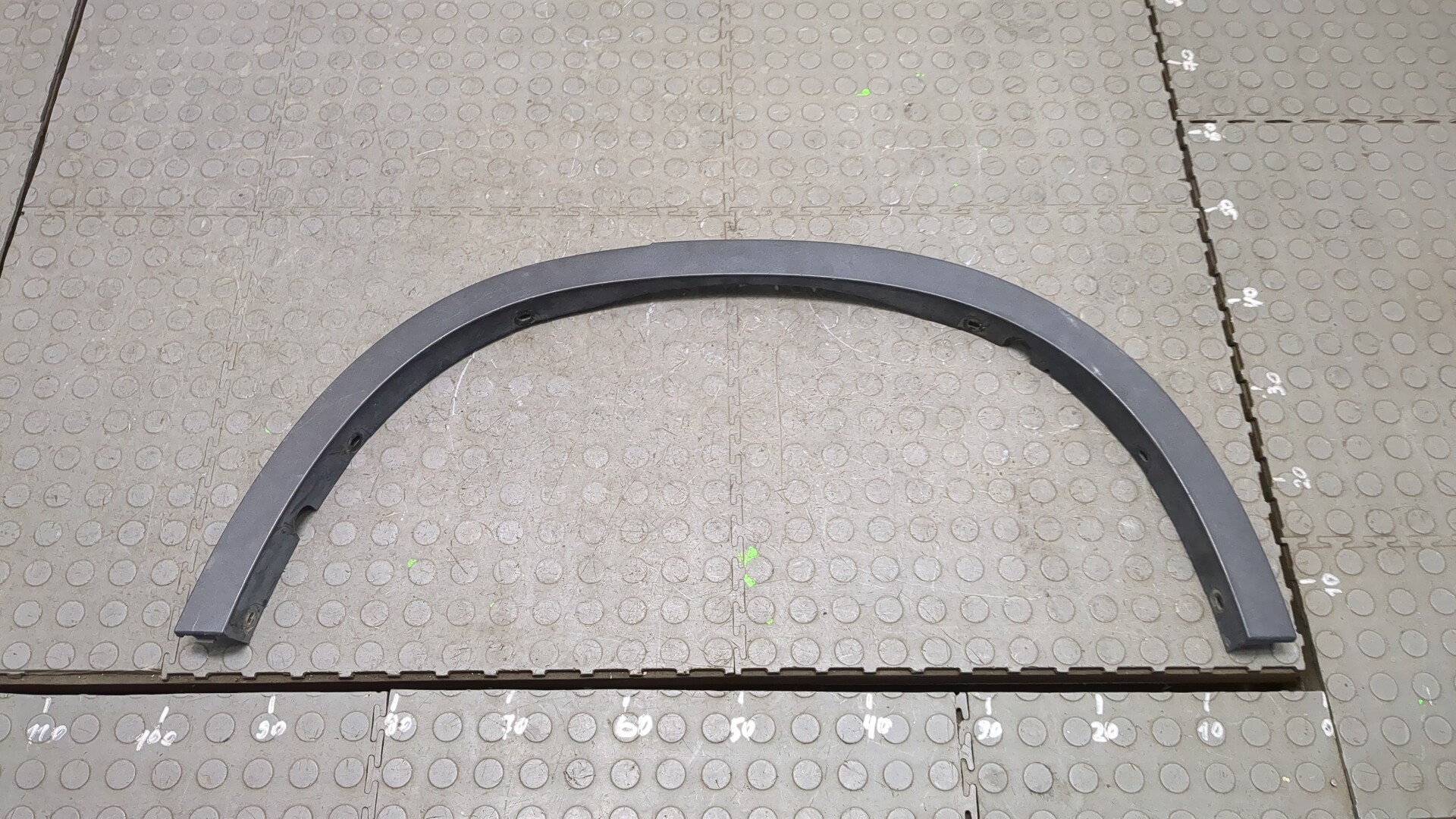 Накладка заднего крыла левого