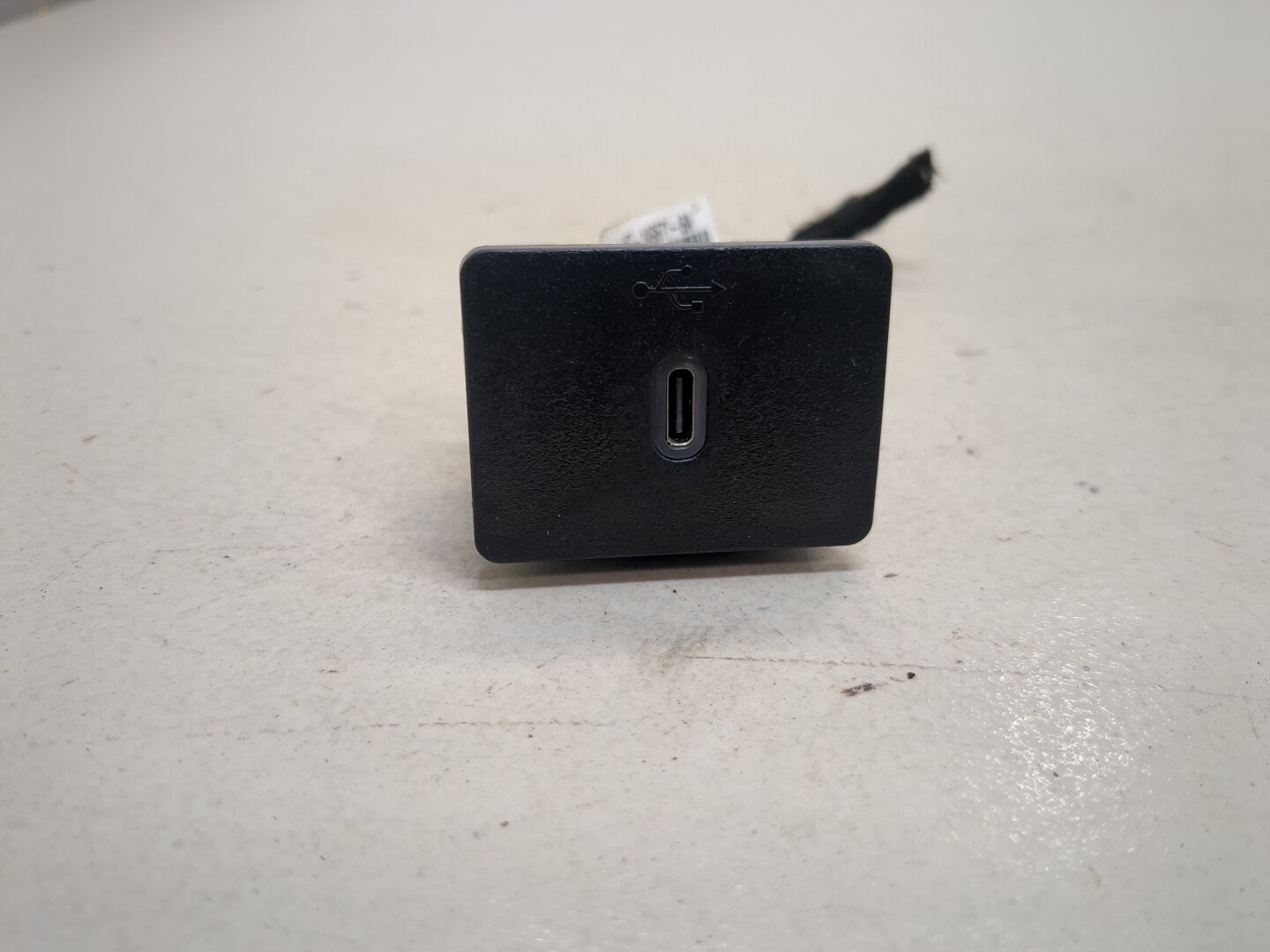 Гнездо AUX / USB IN для Escape (4G) 2019>