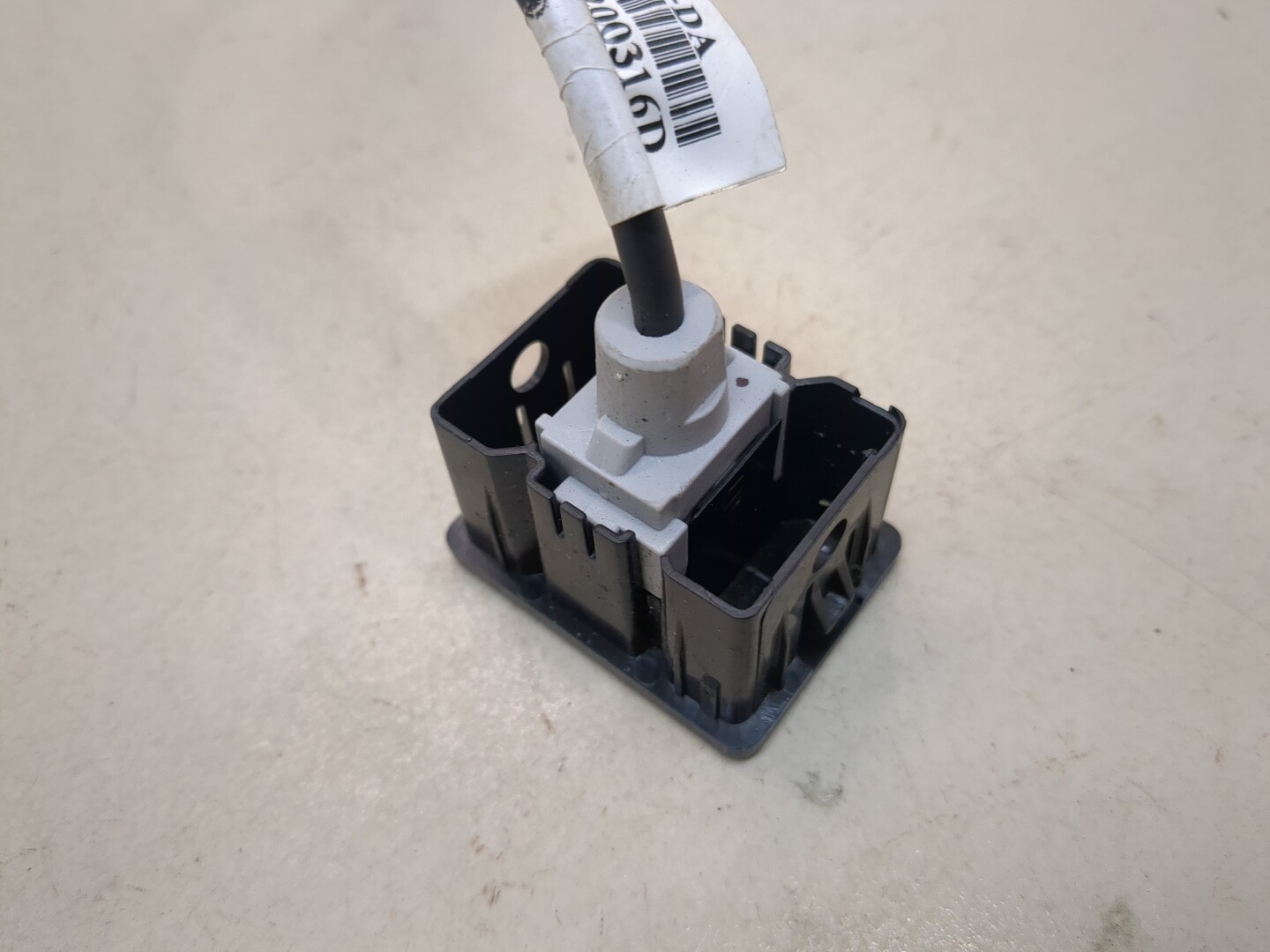 Гнездо AUX / USB IN