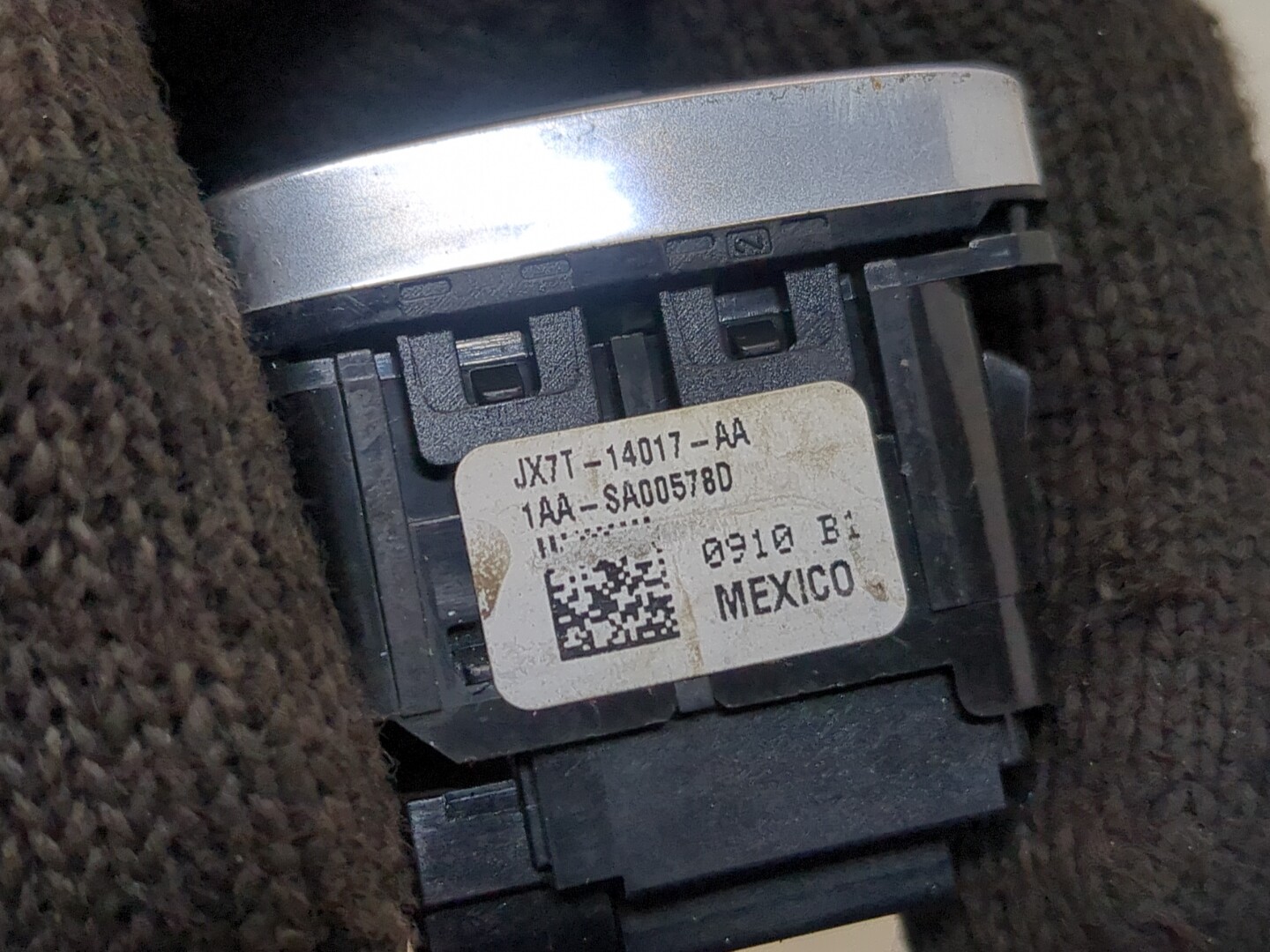 Кнопка открывания двери