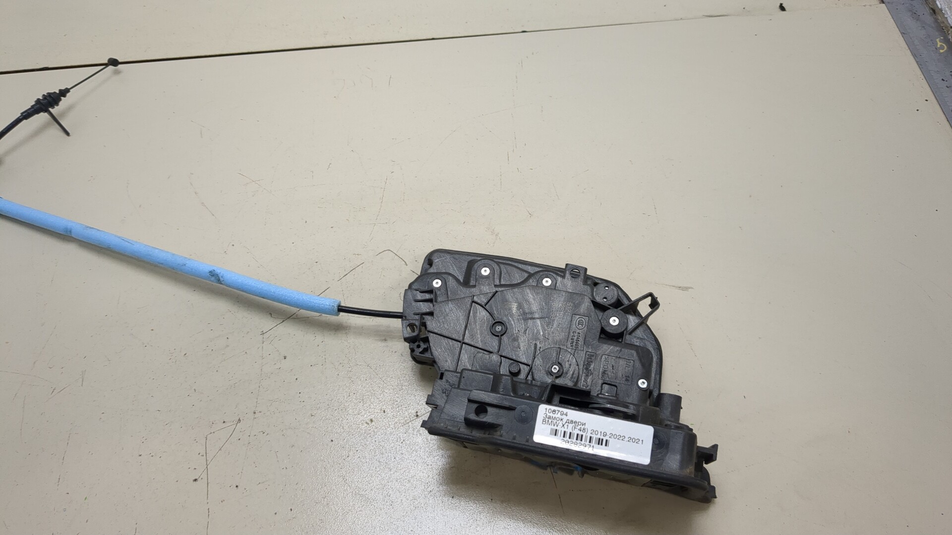 Замок двери передней левой