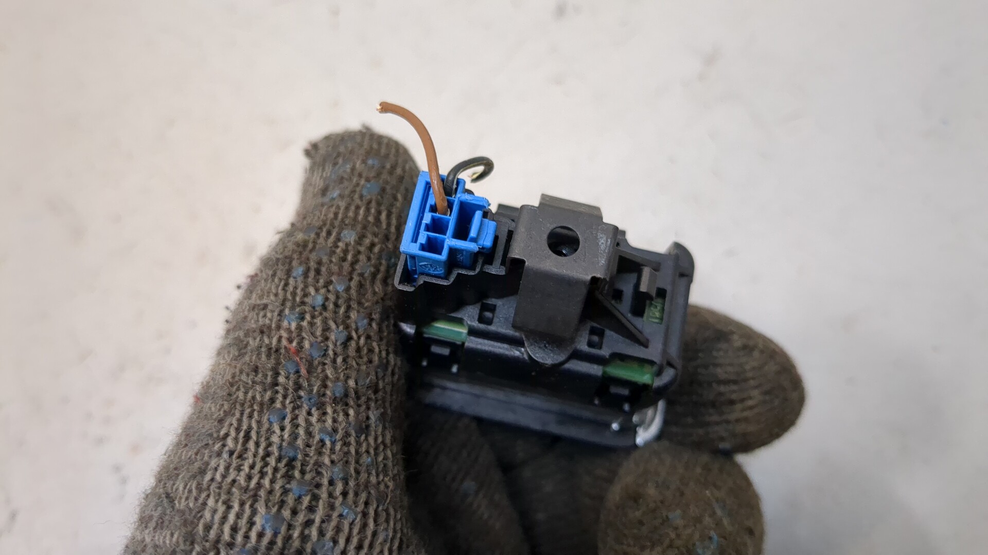 Кнопка регулировки сидения