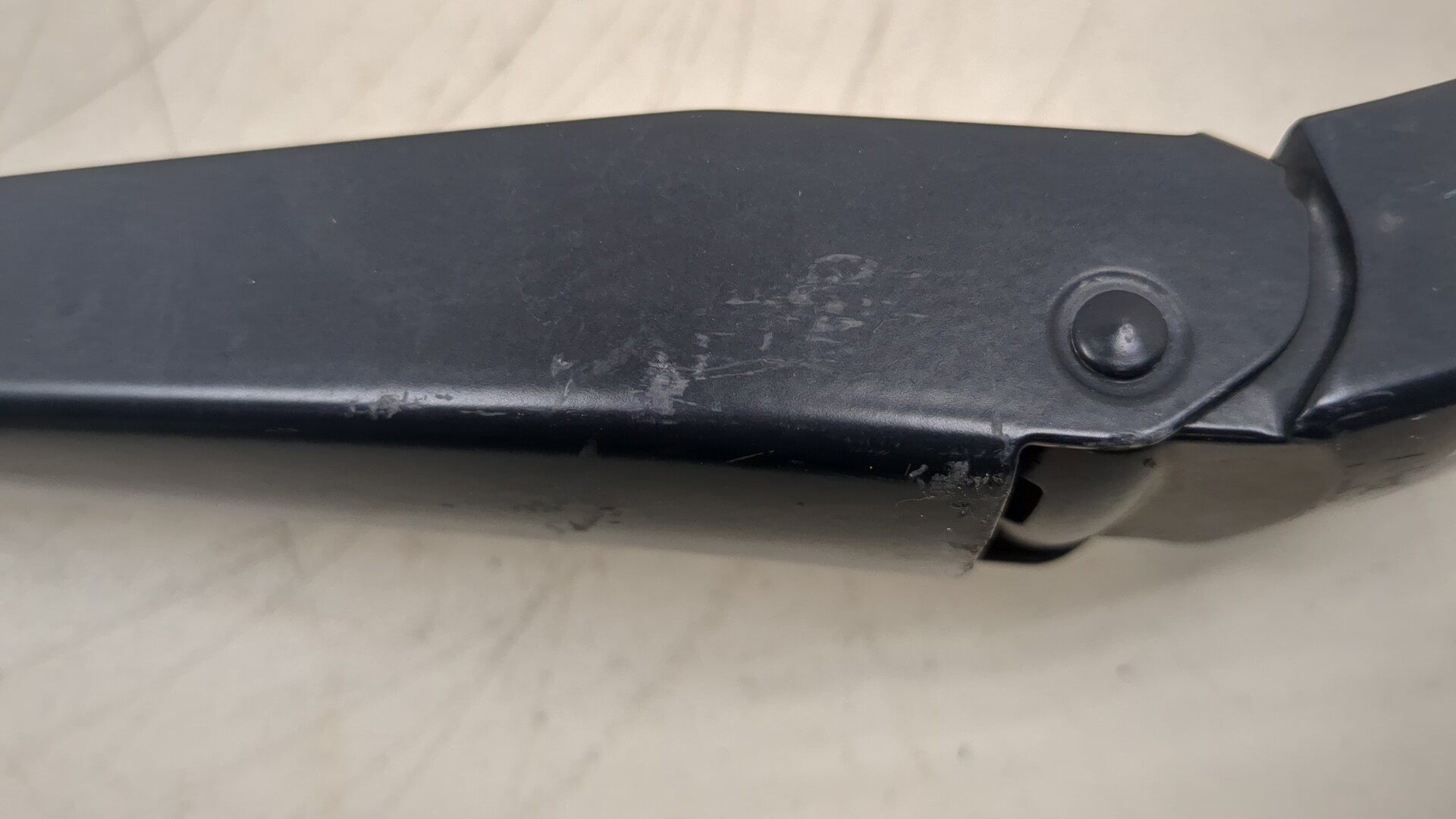 Поводок стеклоочистителя передний левый