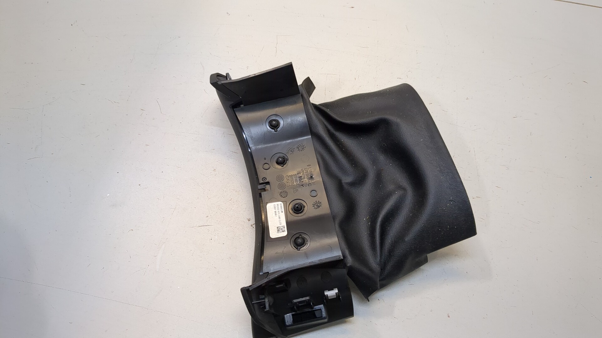 Кожух рулевой колонки