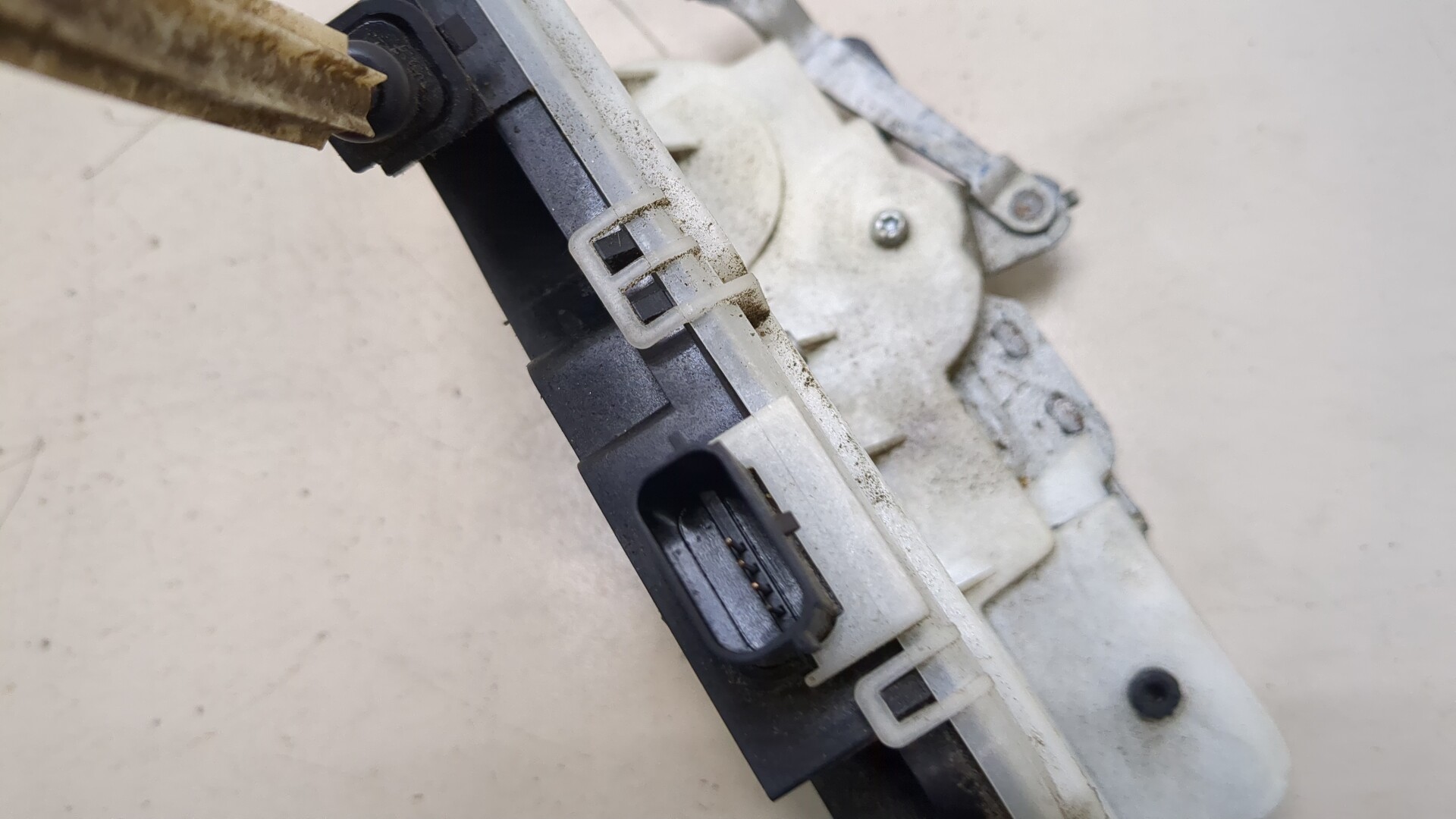 Замок двери задней правой